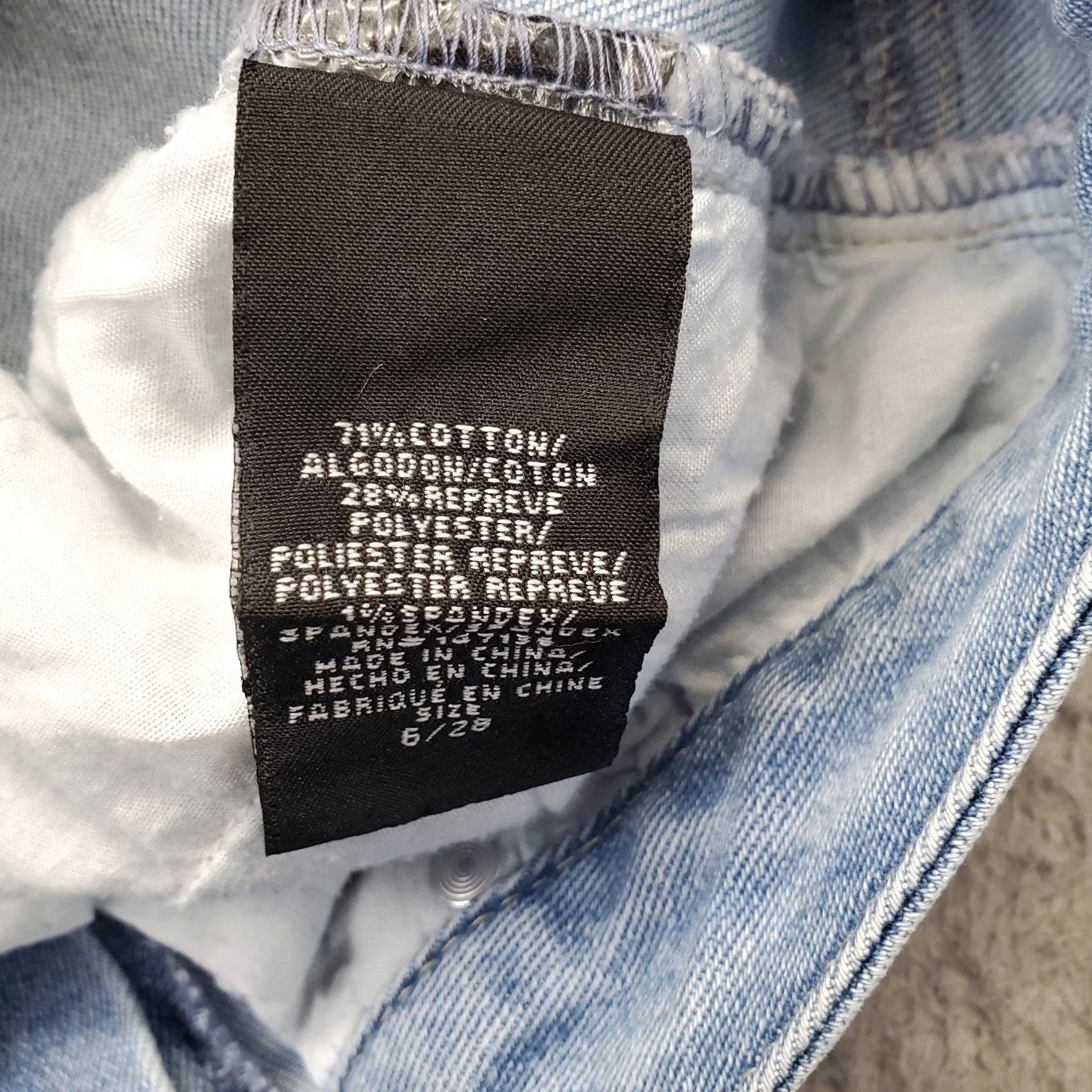 Vintage 1822 Denim Womens 6 Bermuda Shorts High Rise 5 Pocket Denim Blue Size 6 Pockets 6.75" Inseam Summer Style: Bermuda Women’s Size 6 Blue Size 28" / US 6 / IT 42 - 7 Thumbnail
