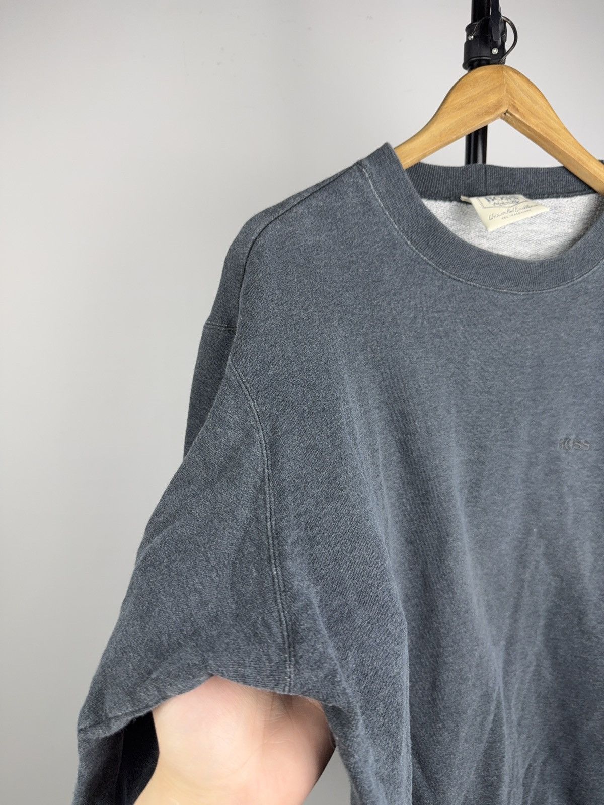 Hugo Boss 00s Hugo Boss Distressed Crewneck Sweatshirt Minimal Logo L Size US L / EU 52-54 / 3 - 5 Thumbnail