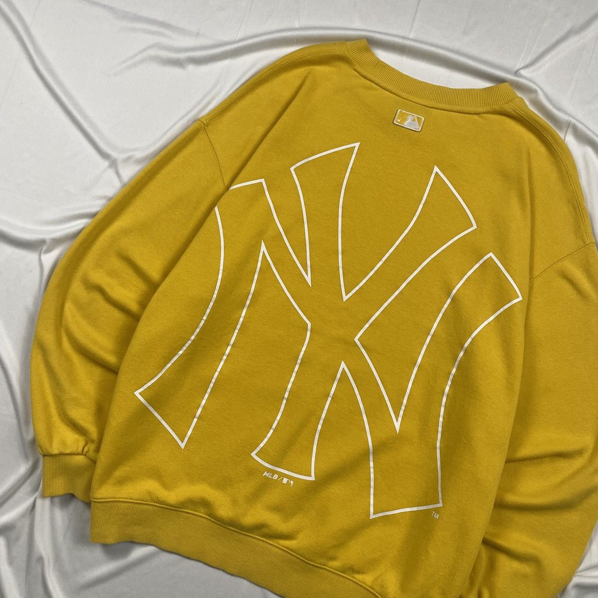 MLB Rare MLB New York Yankees Mustard Crewneck Size US XXL / EU 58 / 5 - 2 Thumbnail