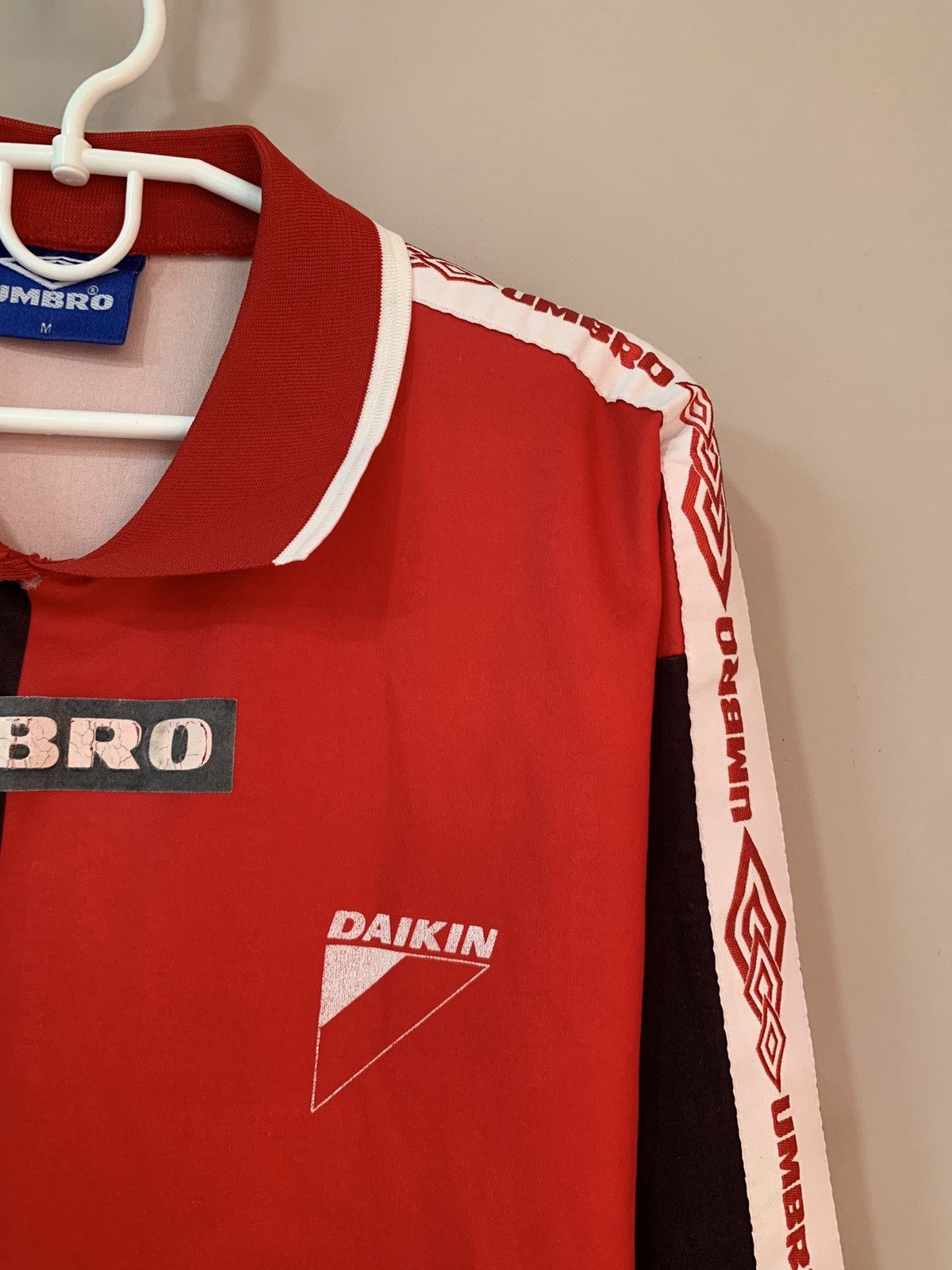 Umbro Umbro Football Shirt Vintage 90s Soccer Jersey Retro Size M Size US M / EU 48-50 / 2 - 7 Thumbnail