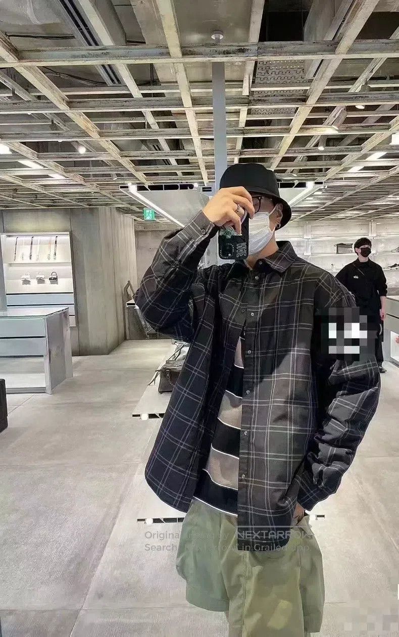 Balenciaga Balenciaga Plaid Chest Embroidered Logo Shirt Puffer Size US S / EU 44-46 / 1 - 8 Thumbnail