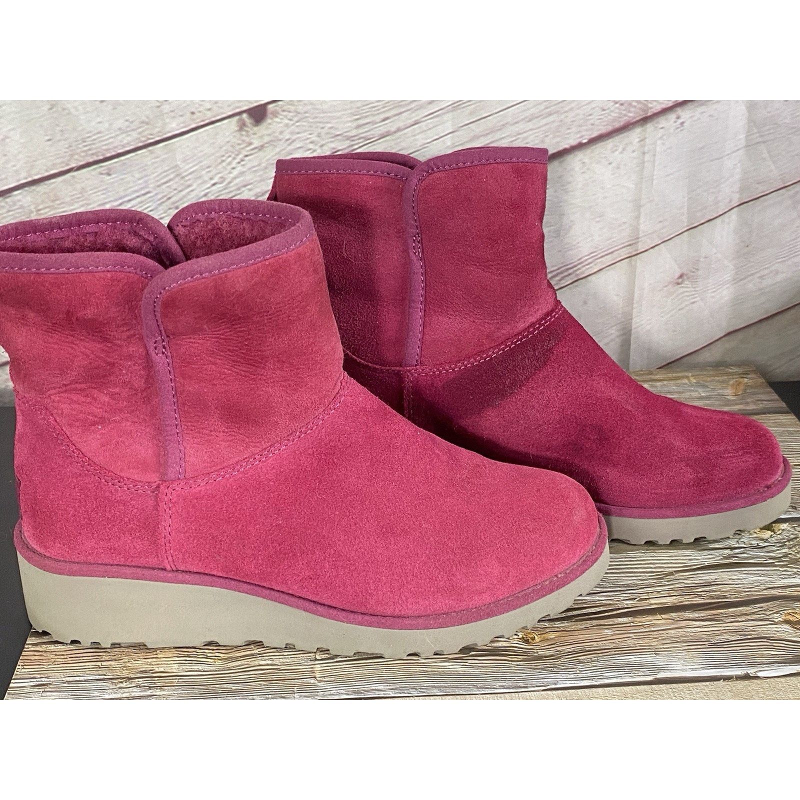 Ugg UGG Kristin Suede Shearling 1012497 WINE Wedge Boot Flawed Size US 6 / IT 36 - 7 Thumbnail