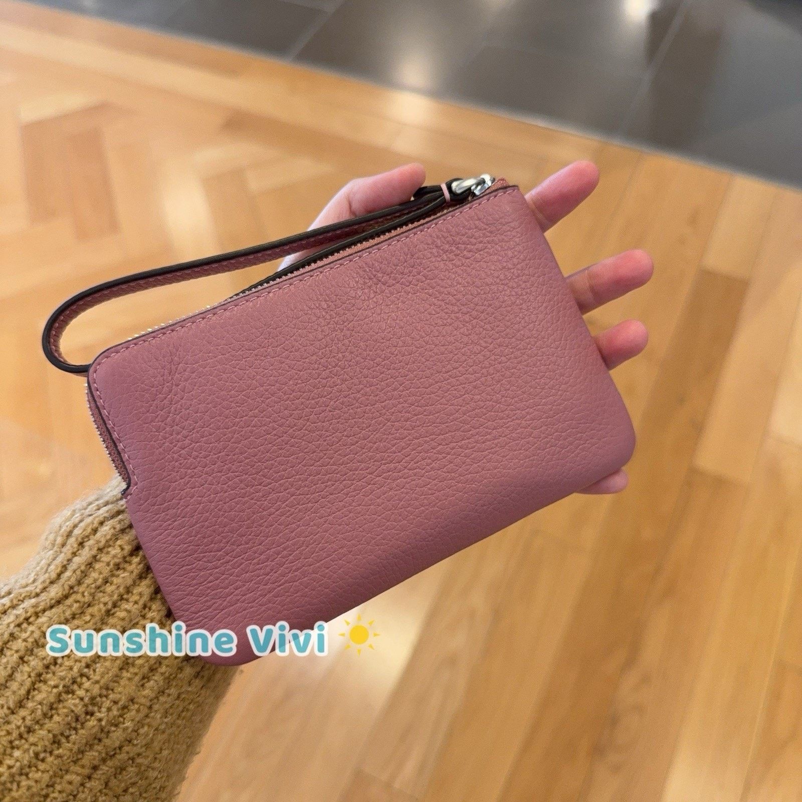 Coach NWT Coach Corner Zip Wristlet Heart Rivets CDF06 PEONY Size ONE SIZE - 4 Thumbnail
