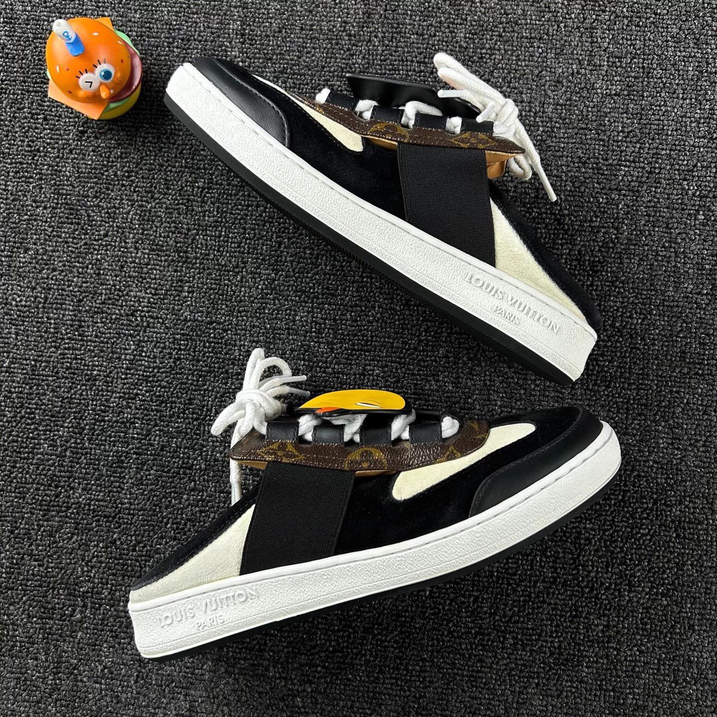Louis Vuitton Louis Vuitton Runway Animal Collab slides size 37 Size US 6 / IT 36 - 4 Thumbnail