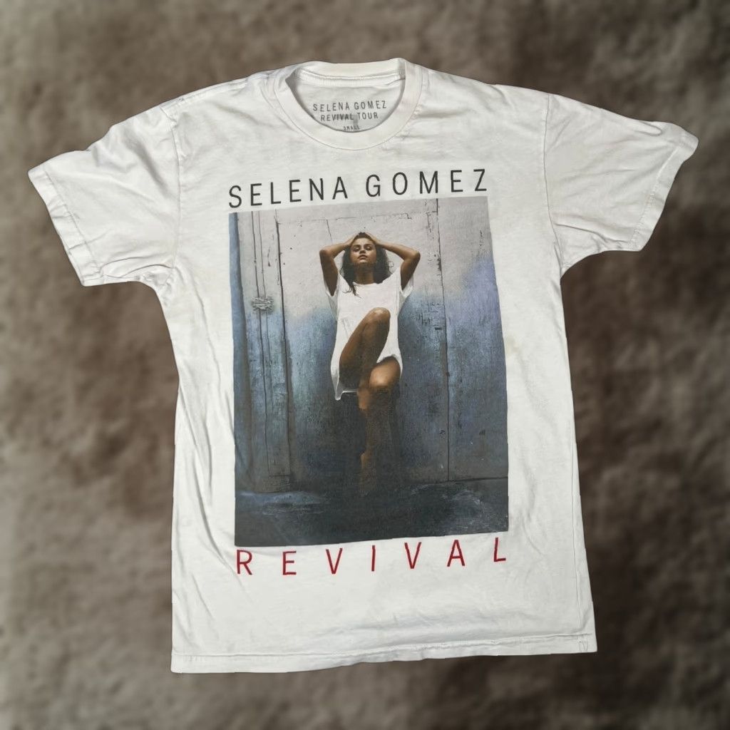 Vintage Selena Gomez Shirt T-Shirt 2016 Revival Tour Concert Small S Black Cotton Crew Neck Short Sleeve Unisex Adults Music Vintage No (Note: with stains) Size US S / EU 44-46 / 1 - 1 Thumbnail