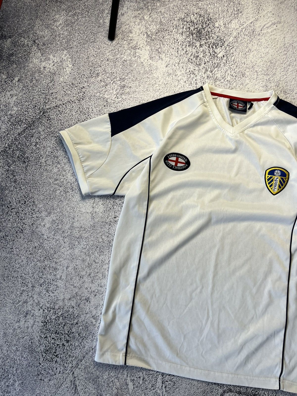 Vintage Mans Vintage LEEDS UNITED Soccer Jersey Y2K Size US S / EU 44-46 / 1 - 2 Thumbnail