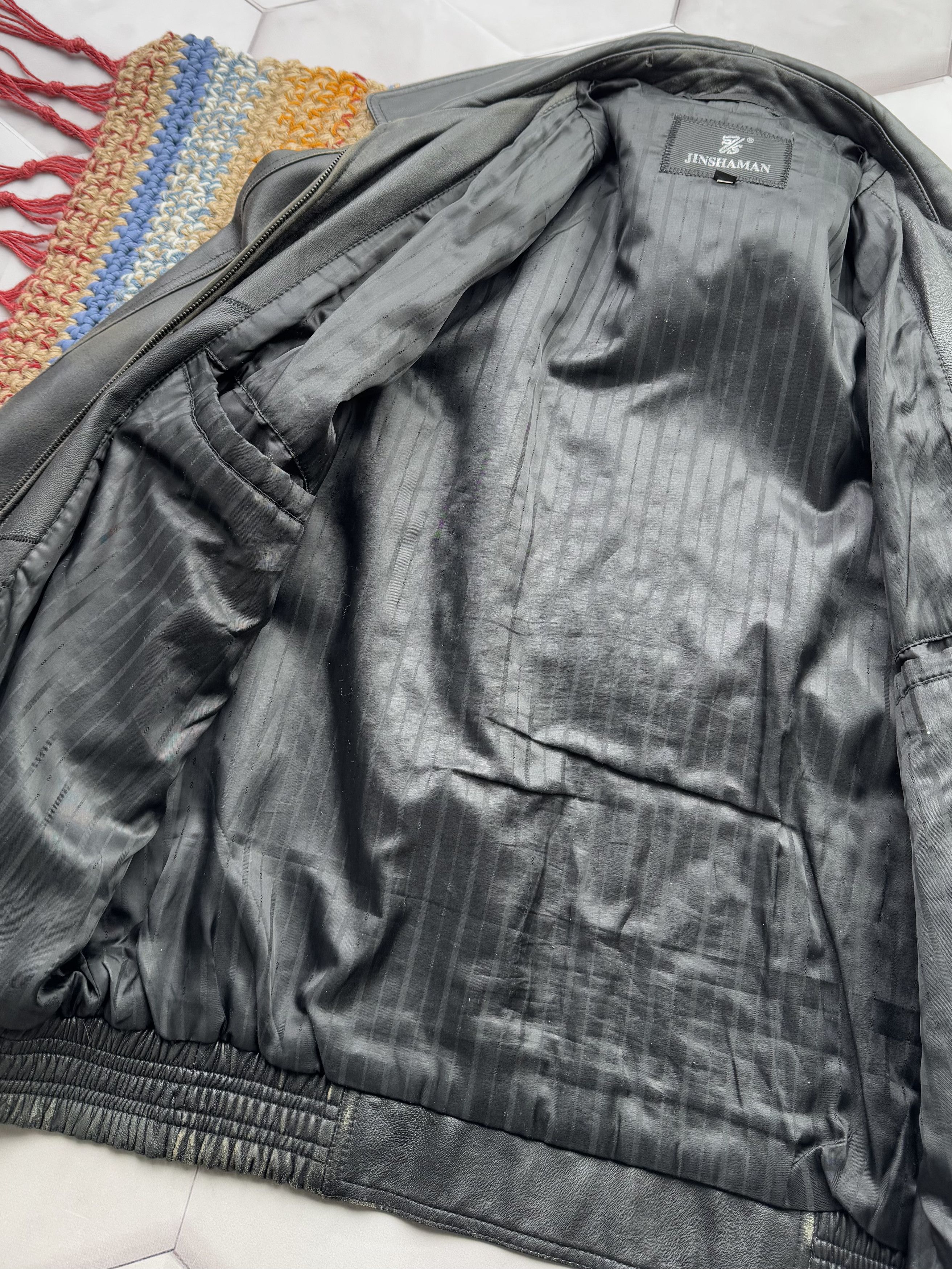 Vintage Vintage Thrashed Leather Bomber Jacket (ES9) Size US XXL / EU 58 / 5 - 10 Thumbnail