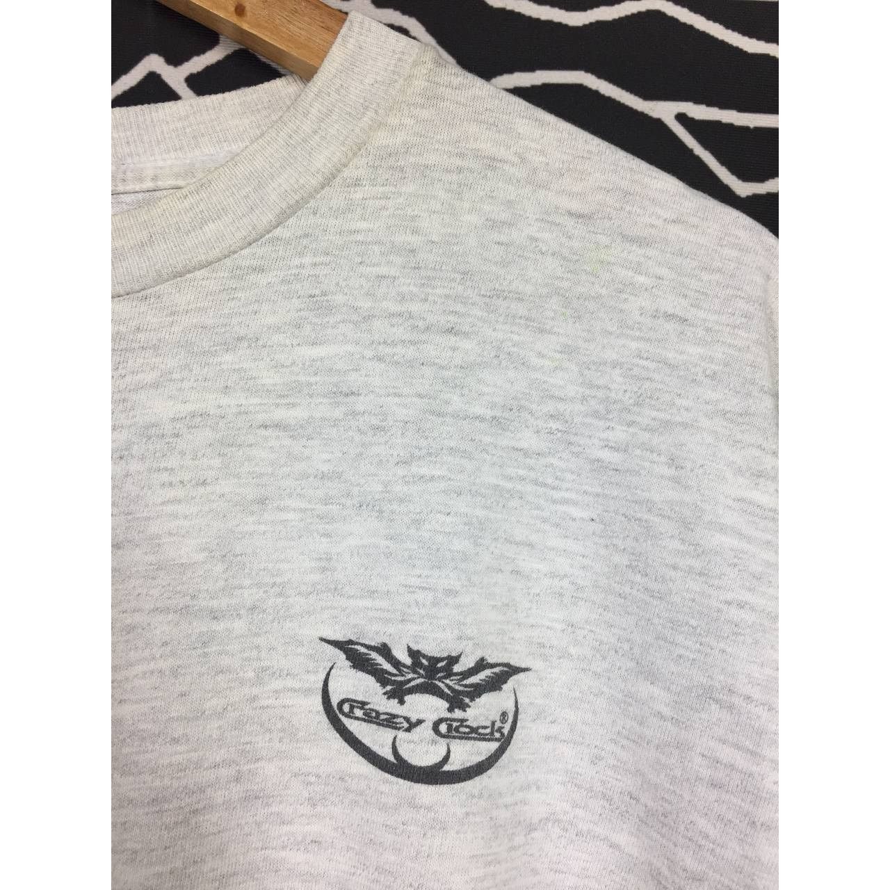 Vintage Vtg Crazy Clock Logo T-Shirt Winged Bat Radar Graphic Tee Size US M / EU 48-50 / 2 - 10 Thumbnail