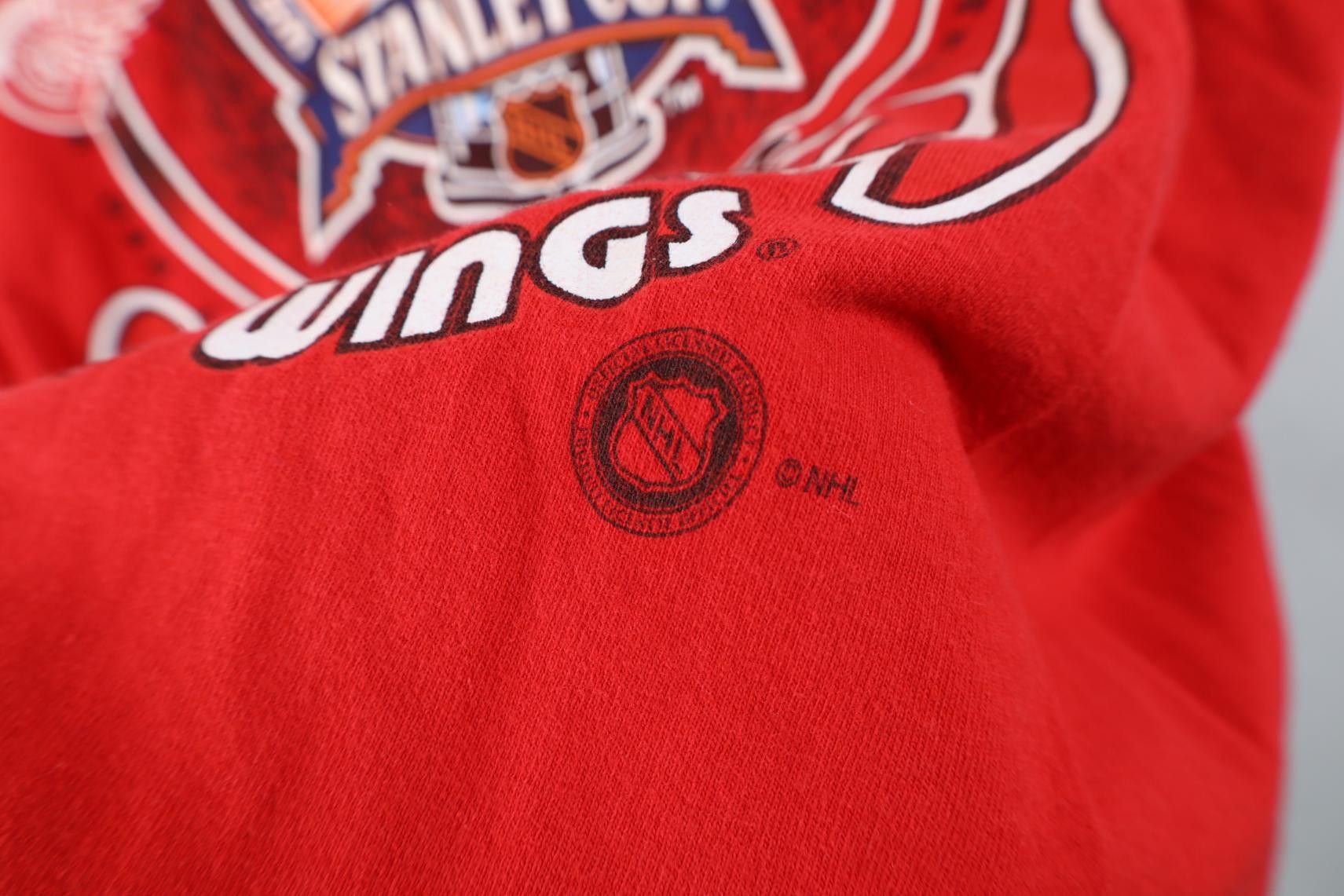 Vintage Vintage 2002 Stanley Cup Champions Detroit Red Wings T-Shirt Size US XL / EU 56 / 4 - 6 Thumbnail