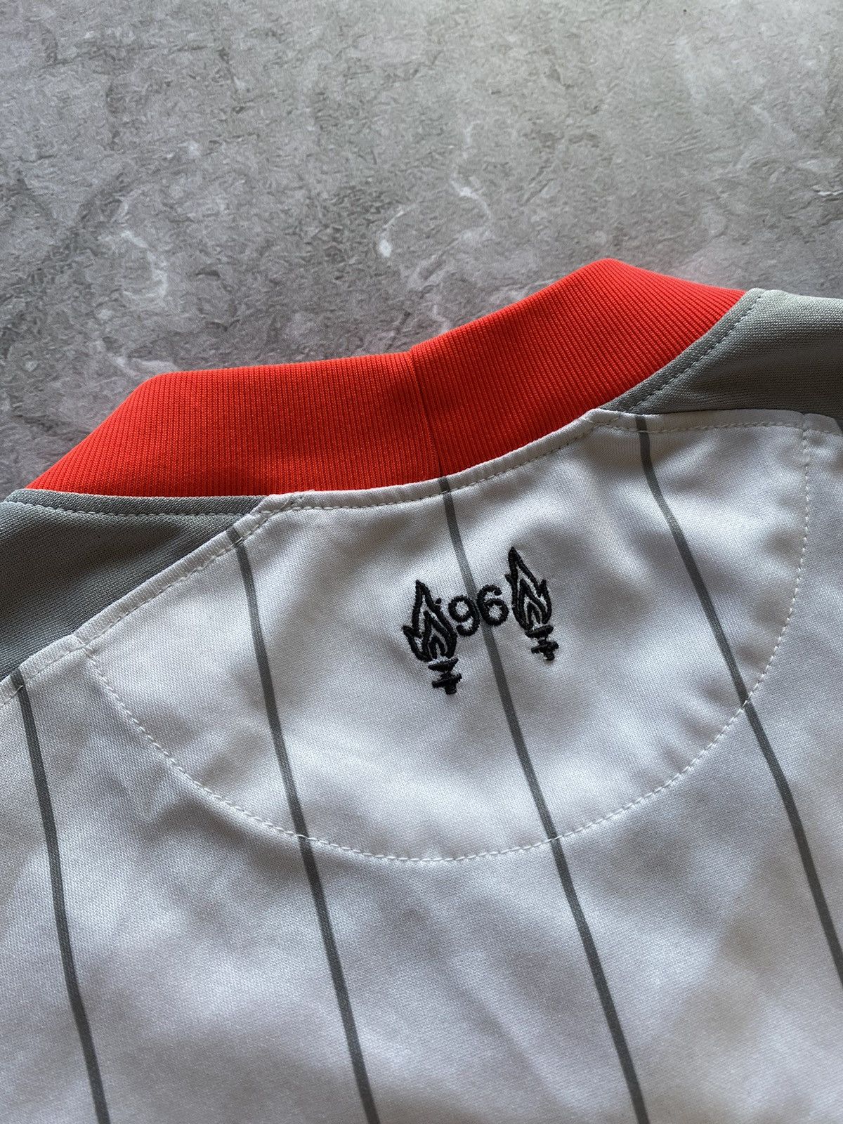 Nike × Vintage Rare Nike Liverpool FC Stadium Air Max White Soccer Jersey Size US M / EU 48-50 / 2 - 14 Thumbnail