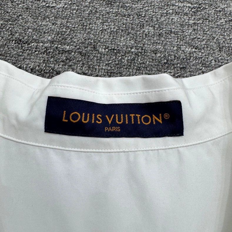 Louis Vuitton Louis Vuitton Embossed three-flower short-sleeved shirt Size US XL / EU 56 / 4 - 2 Thumbnail