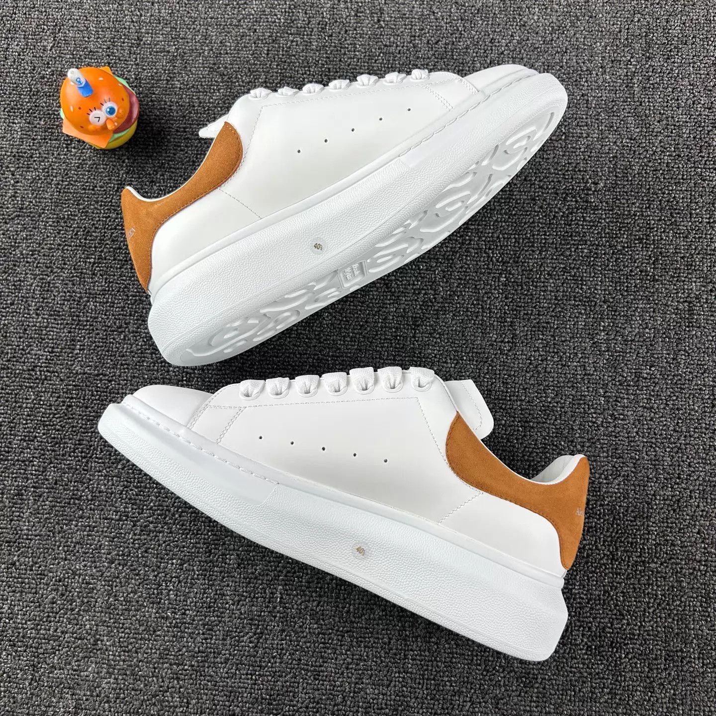 Alexander McQueen Alexander McQueen white sneakers logo tab platform 40.5 new Size US 7.5 / EU 40-41 - 3 Thumbnail