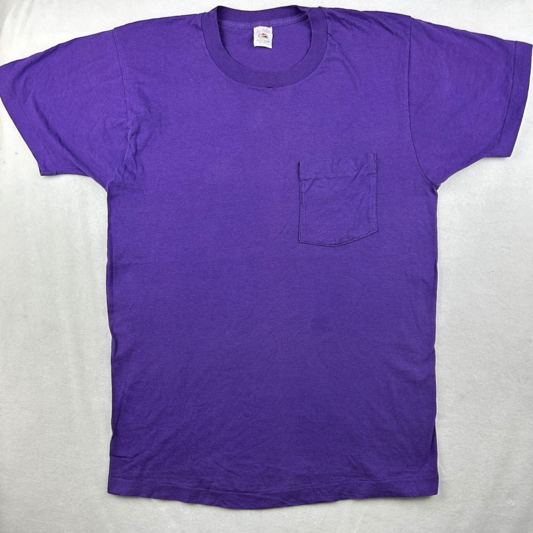 Fruit Of The Loom VINTAGE purple POCKET T-Shirt M/L Men Short Sleeve Cotton 80s 90s Fruit of the Loom Shirt Mens Size US M / EU 48-50 / 2 - 4 Thumbnail