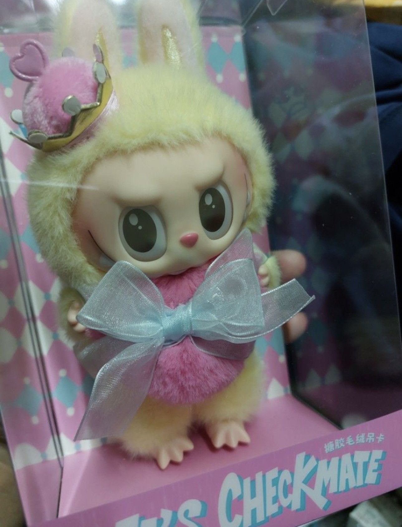 POP MART Labubu Queen yellow THE MONSTERS Let's Checkmate Plush doll Size ONE SIZE - 1 Thumbnail