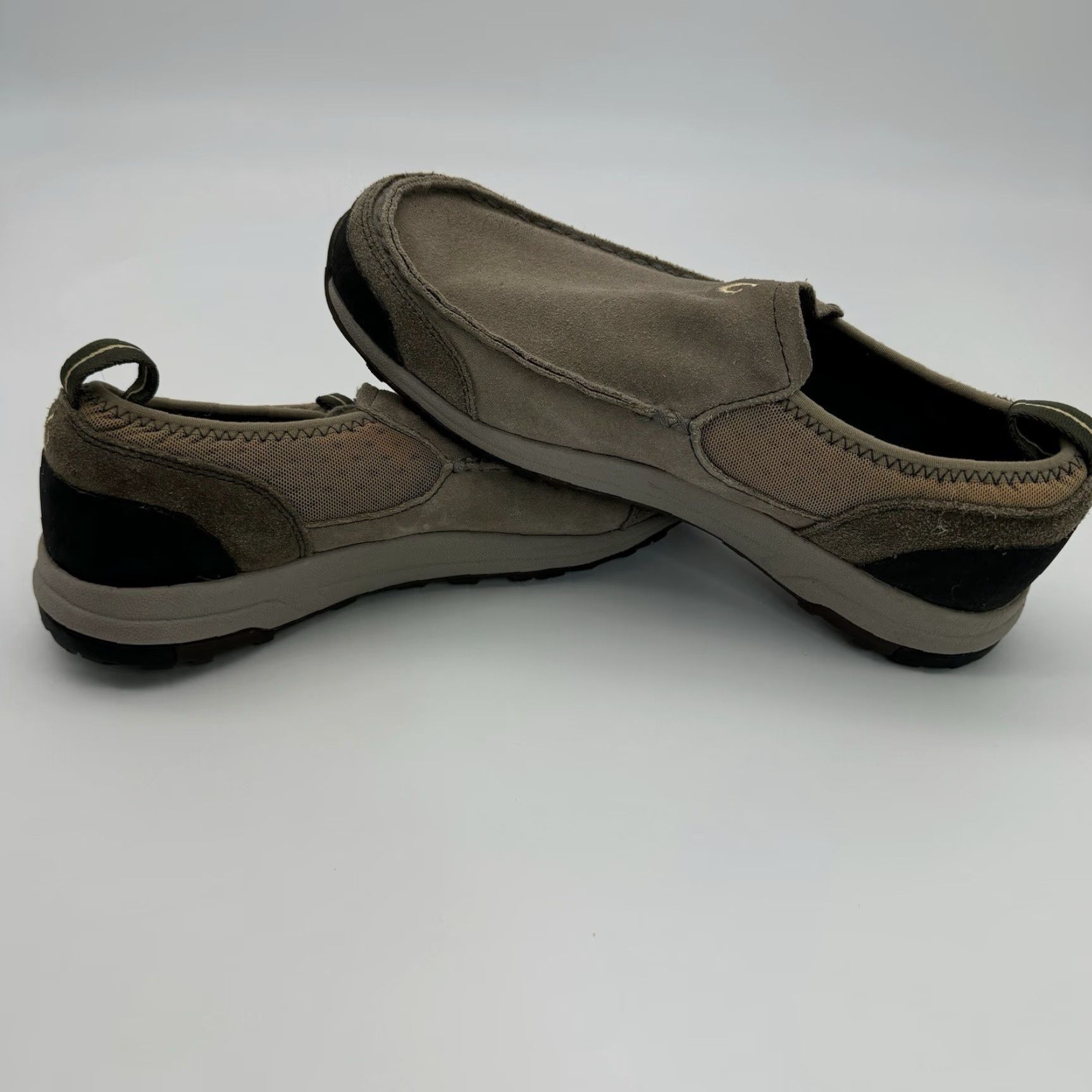 Olukai OLUKAI Kama Hele Shoes Mens US 9 Tan Grey Suede Slip On Casual Aloha Hawaii Mens Size US 9 / EU 42 - 5 Thumbnail