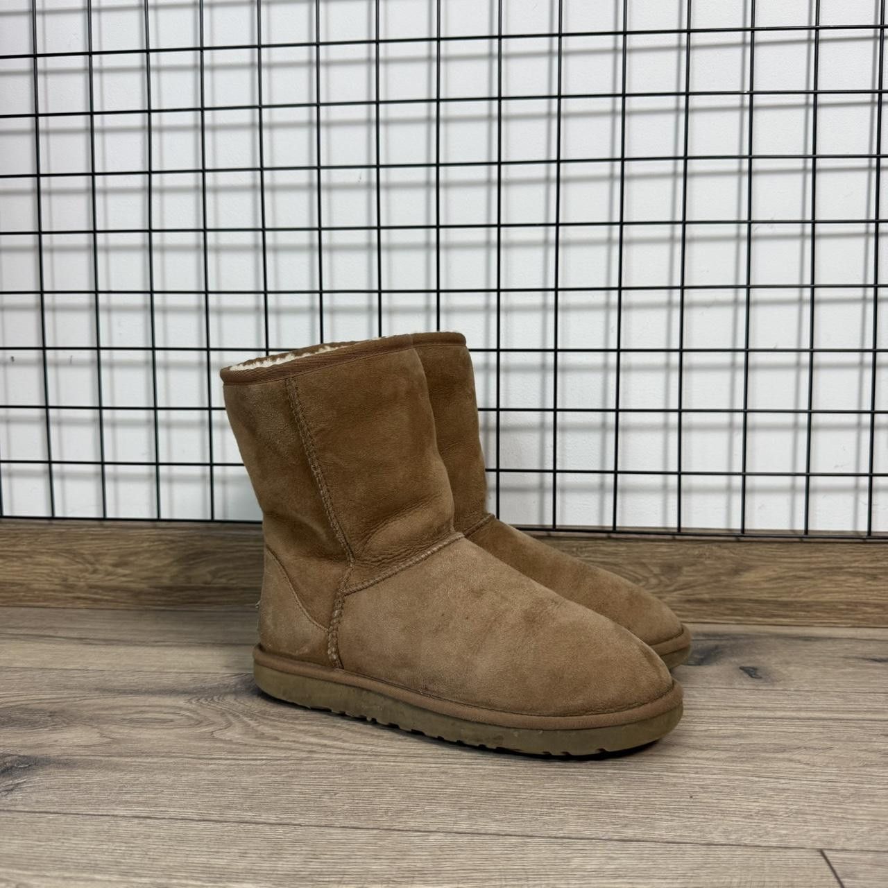 Ugg UGG AUSTRALIA WOMANS HIGH TOP SHOES Size US 7 / IT 37 - 1 Thumbnail