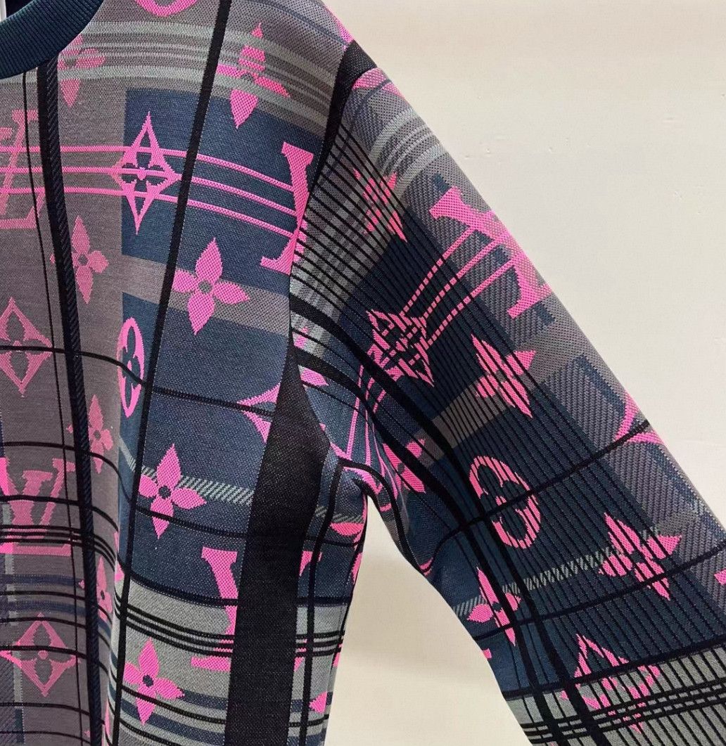 Louis Vuitton Louis Vuitton Full logo pullover sweatshirt Size US XL / EU 56 / 4 - 5 Thumbnail