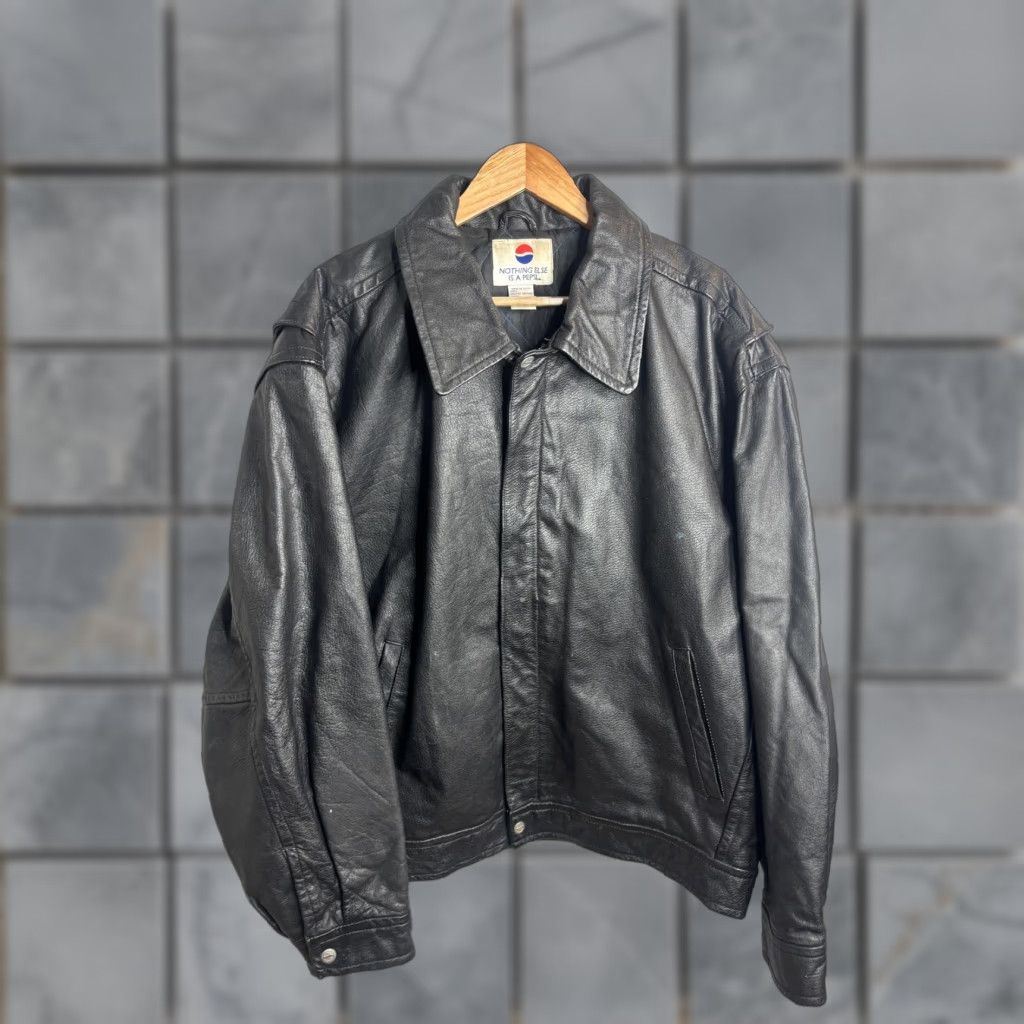 Vintage VINTAGE Pepsi Jacket Mens L Black Bomber Leather - Nothing Else Is A Pepsi Crowned Campaign Classic Mens Leather Bomber Jacket Size US L / EU 52-54 / 3 - 1 Thumbnail