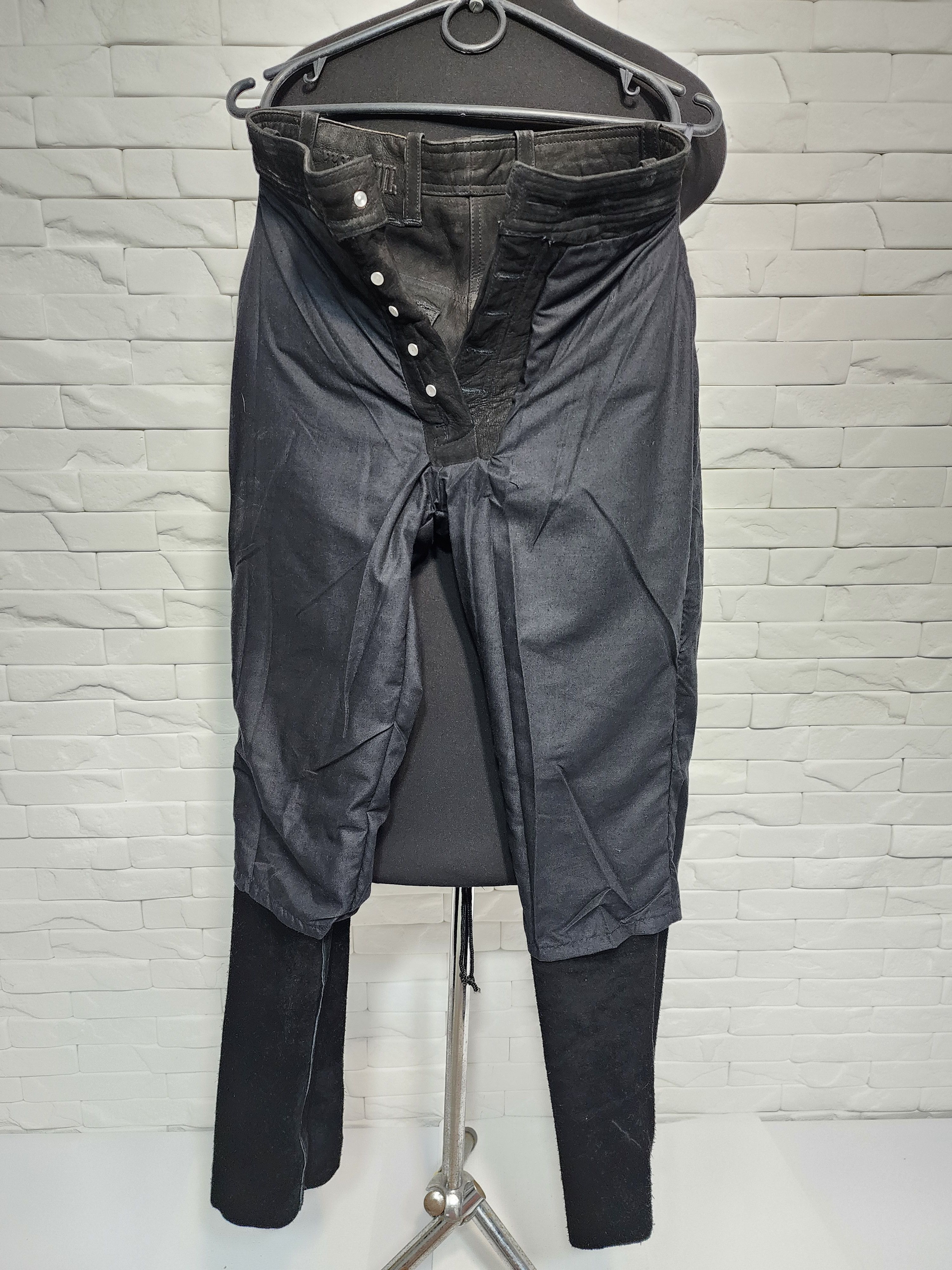 Genuine Leather Women's black pants made of genuine leather. Size 27" / US 4 / IT 40 - 8 Thumbnail