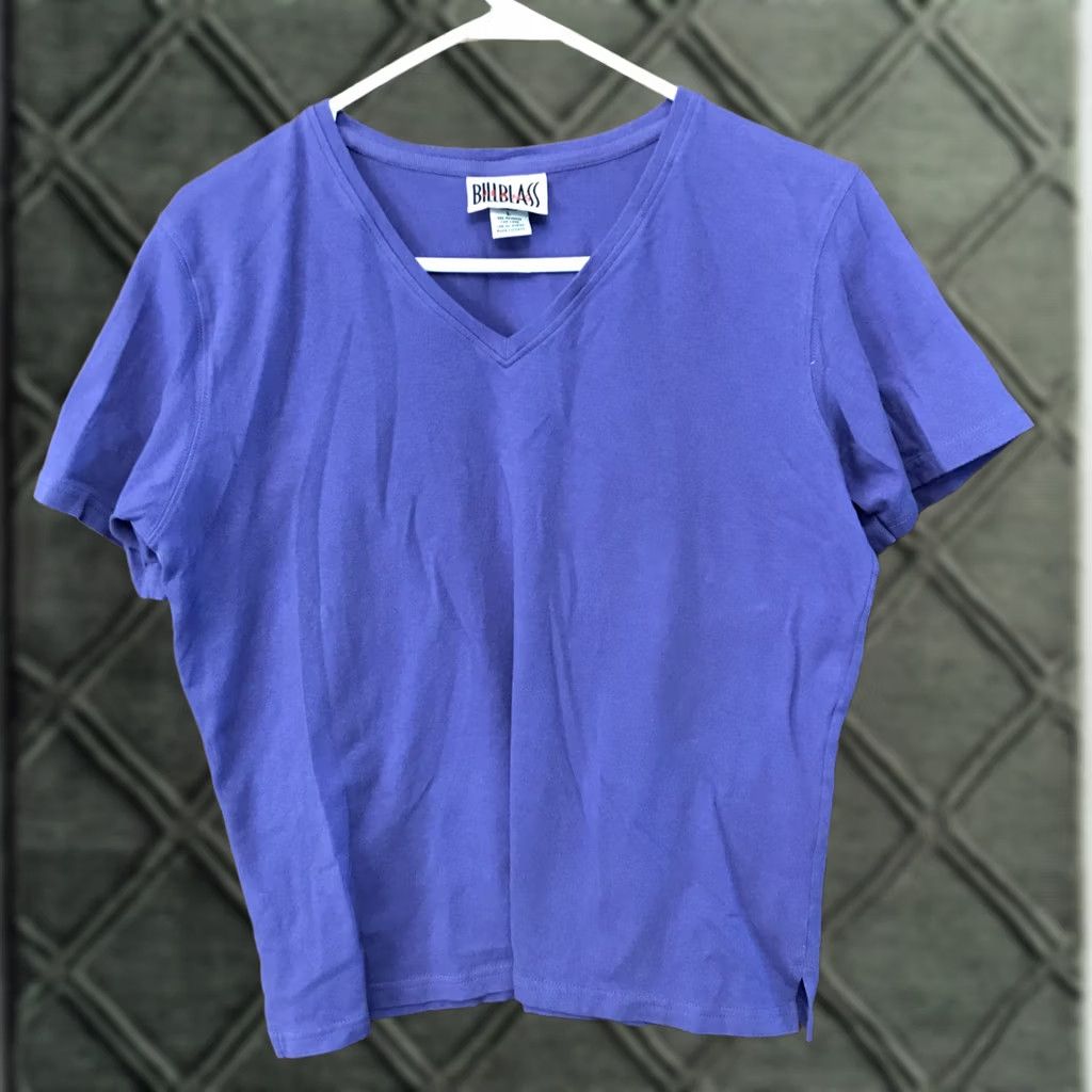 Bill Blass VINTAGE Bill Blass Purple PULLOVER Shirt Women LARGE V-Neck Short Sleeve Knit Cotton Spandex Casual 20.5" Pit 23" Length Mens Women Girls 440 Size L / US 10 / IT 46 - 1 Thumbnail