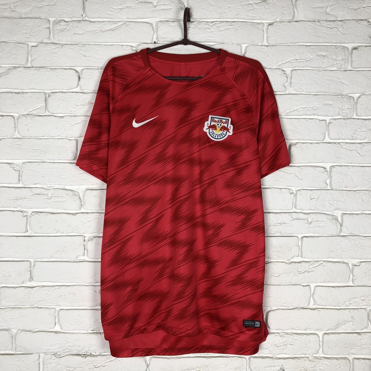 Nike Red Bull Salzburg 2018 training jersey Size US XL / EU 56 / 4 - 1 Thumbnail