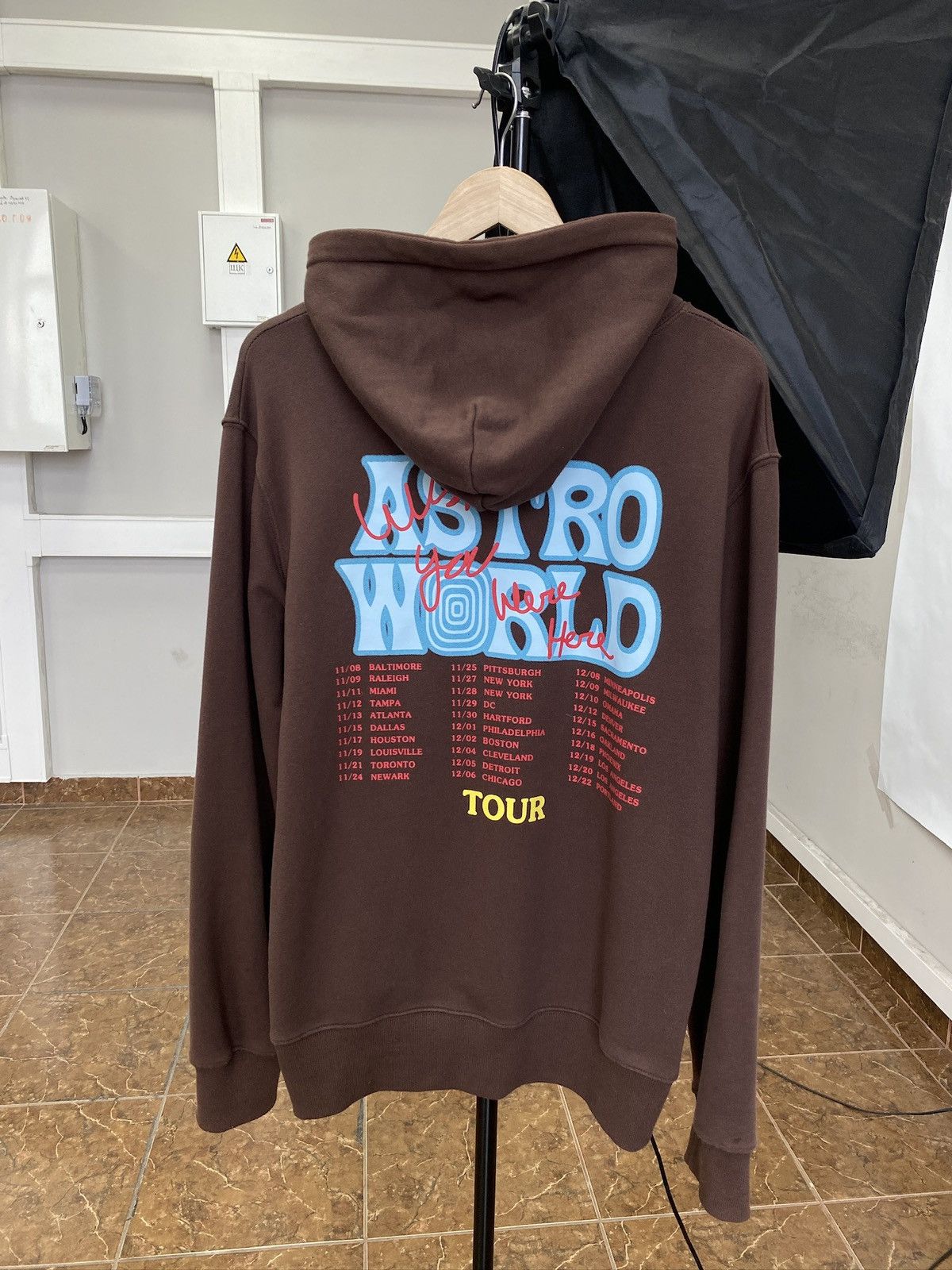 Band Tees 🇺🇸 Travis Scott Astroworld Sicko Mode Hoodie Brown Size US L / EU 52-54 / 3 - 1 Thumbnail
