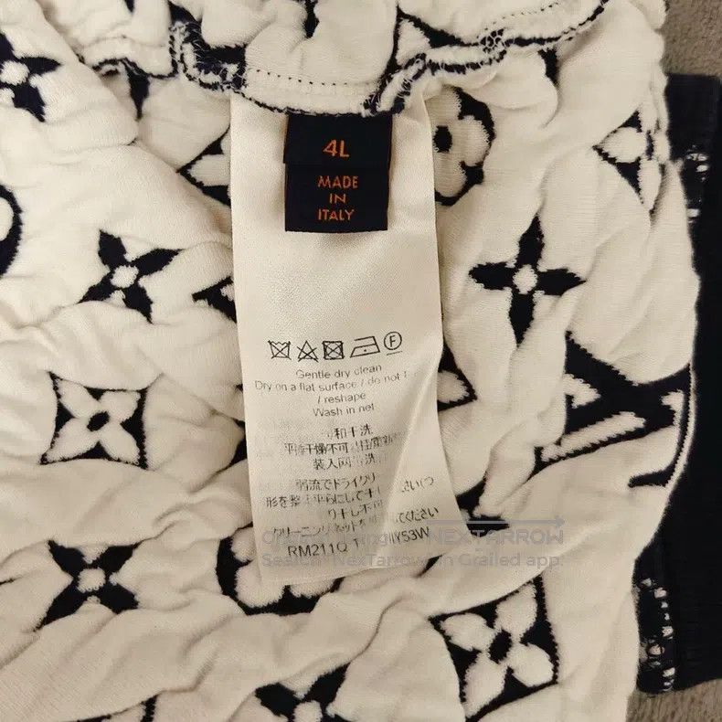 Louis Vuitton Louis Vuitton size 4l Full print sweater with presbyopia sw Size US M / EU 48-50 / 2 - 5 Thumbnail