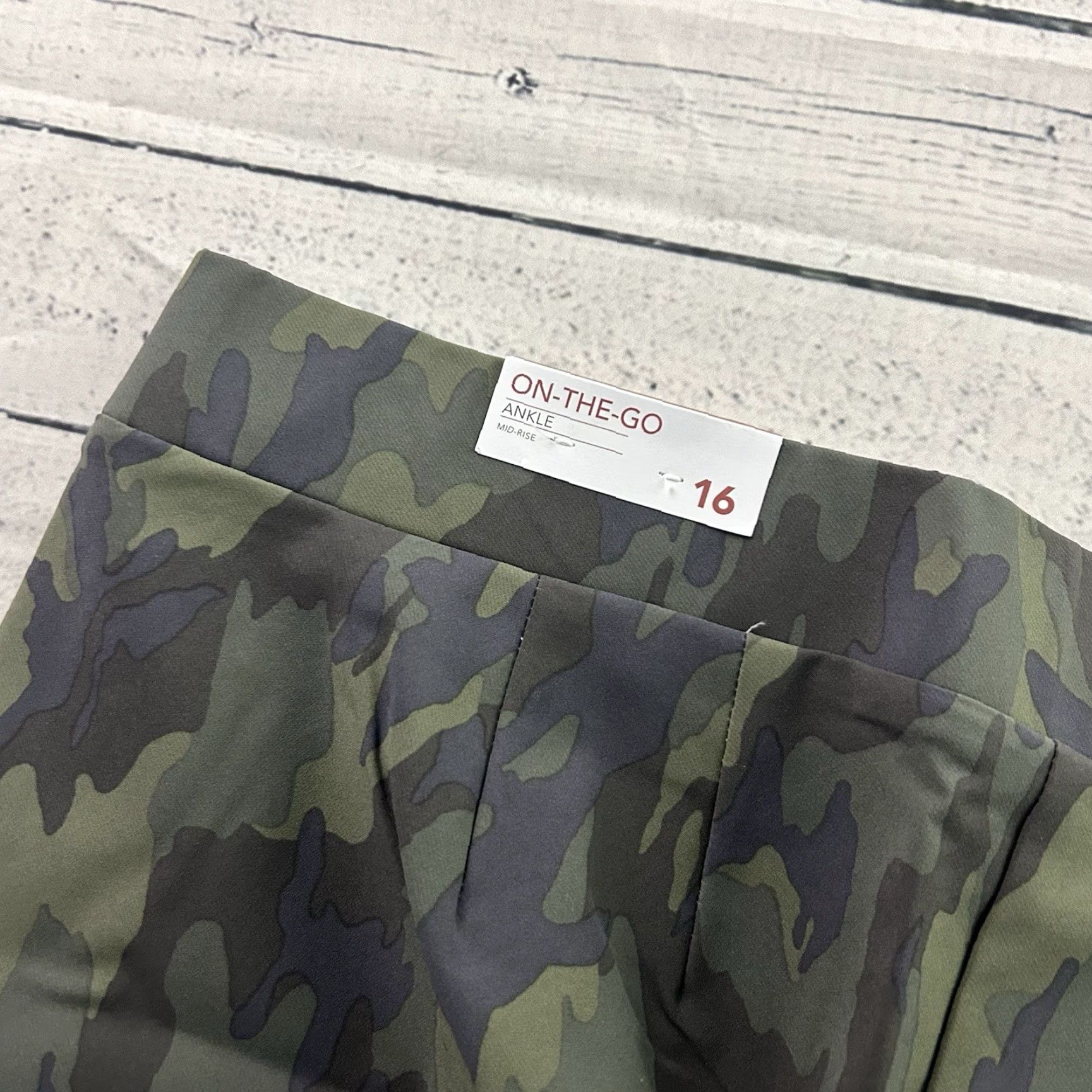 Vintage VINTAGE Lane Bryant On The Go Mid-Rise Ankle Pants Women's 16 Camouflage Green 79 Size 38" / US 16 / IT 52 - 4 Thumbnail