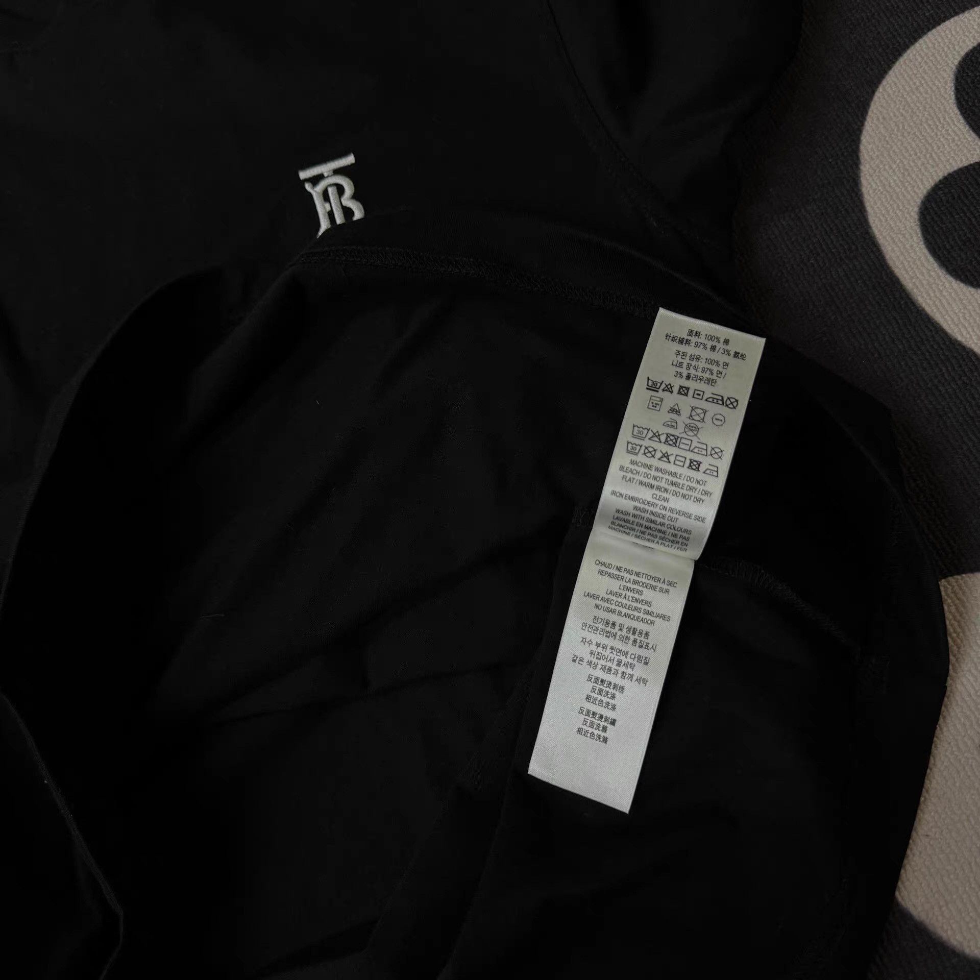 Burberry Burberry TB Black Short Sleeve T-Shirt Q10 Size US M / EU 48-50 / 2 - 2 Thumbnail