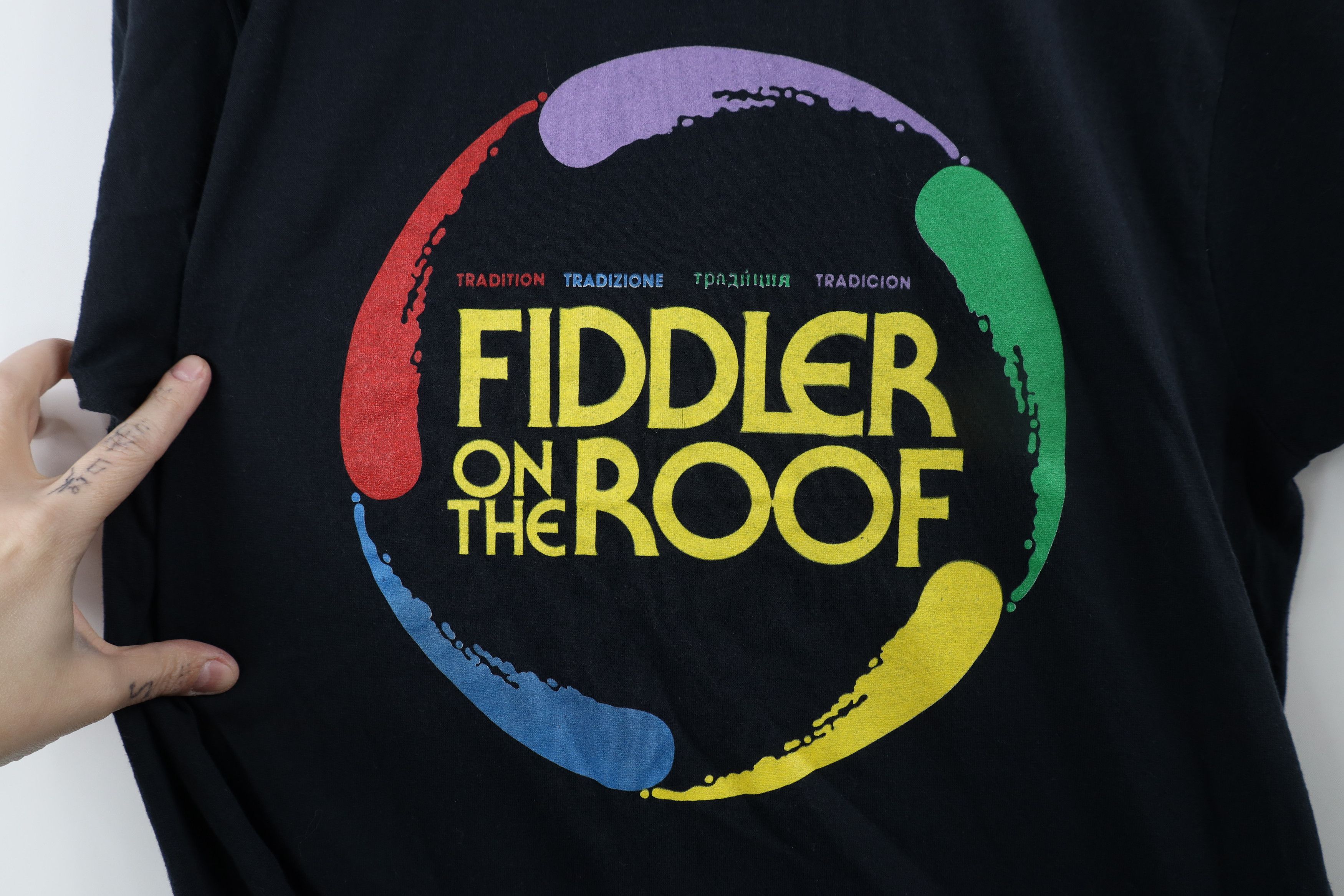 Vintage Vintage 80s Spell Out Play Fiddler On The Roof T-Shirt USA Size L / US 10 / IT 46 - 4 Thumbnail