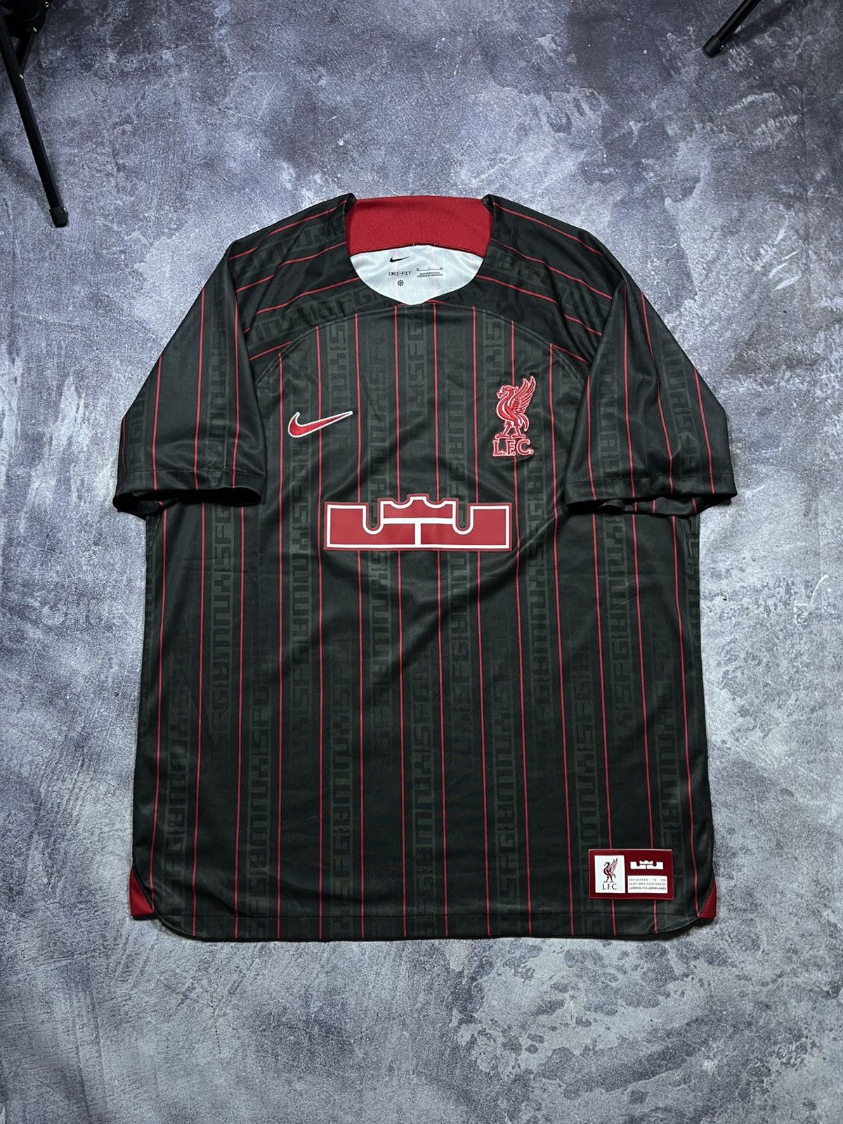 Nike Nike Liverpool Lebron James Football Jersey Size US XL / EU 56 / 4 - 1 Thumbnail