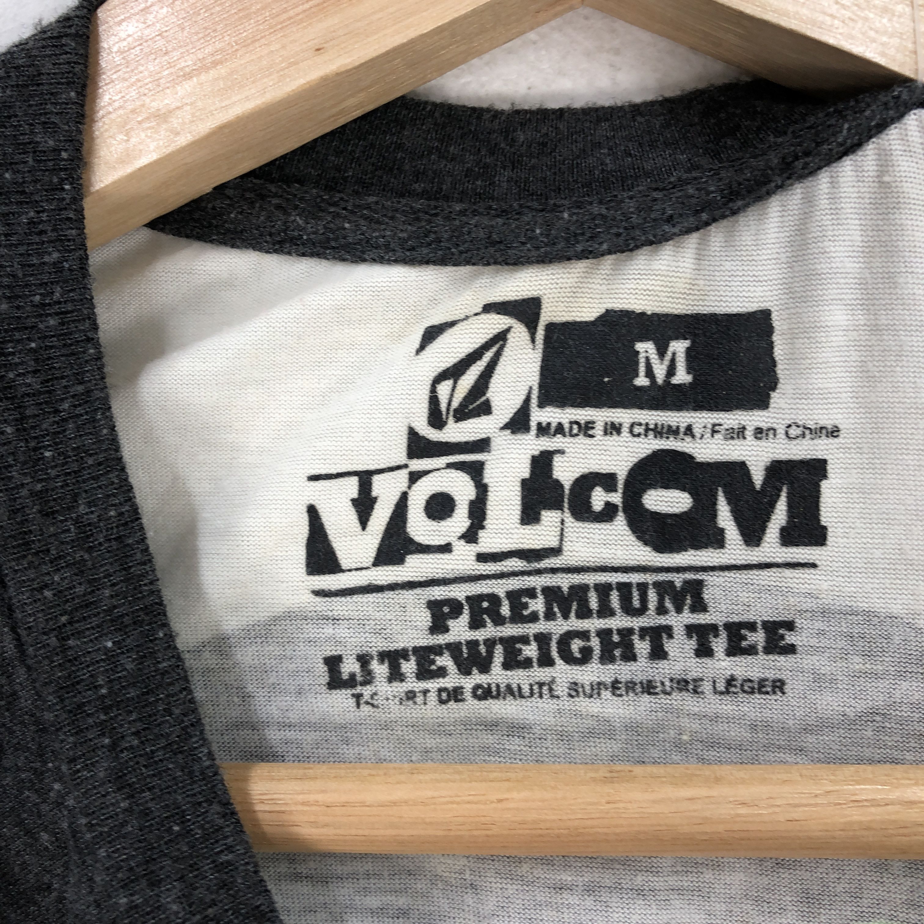 Vintage Volcom T Shirt Snake Skulls Volcom Surf Skater Tees Size US S / EU 44-46 / 1 - 9 Thumbnail
