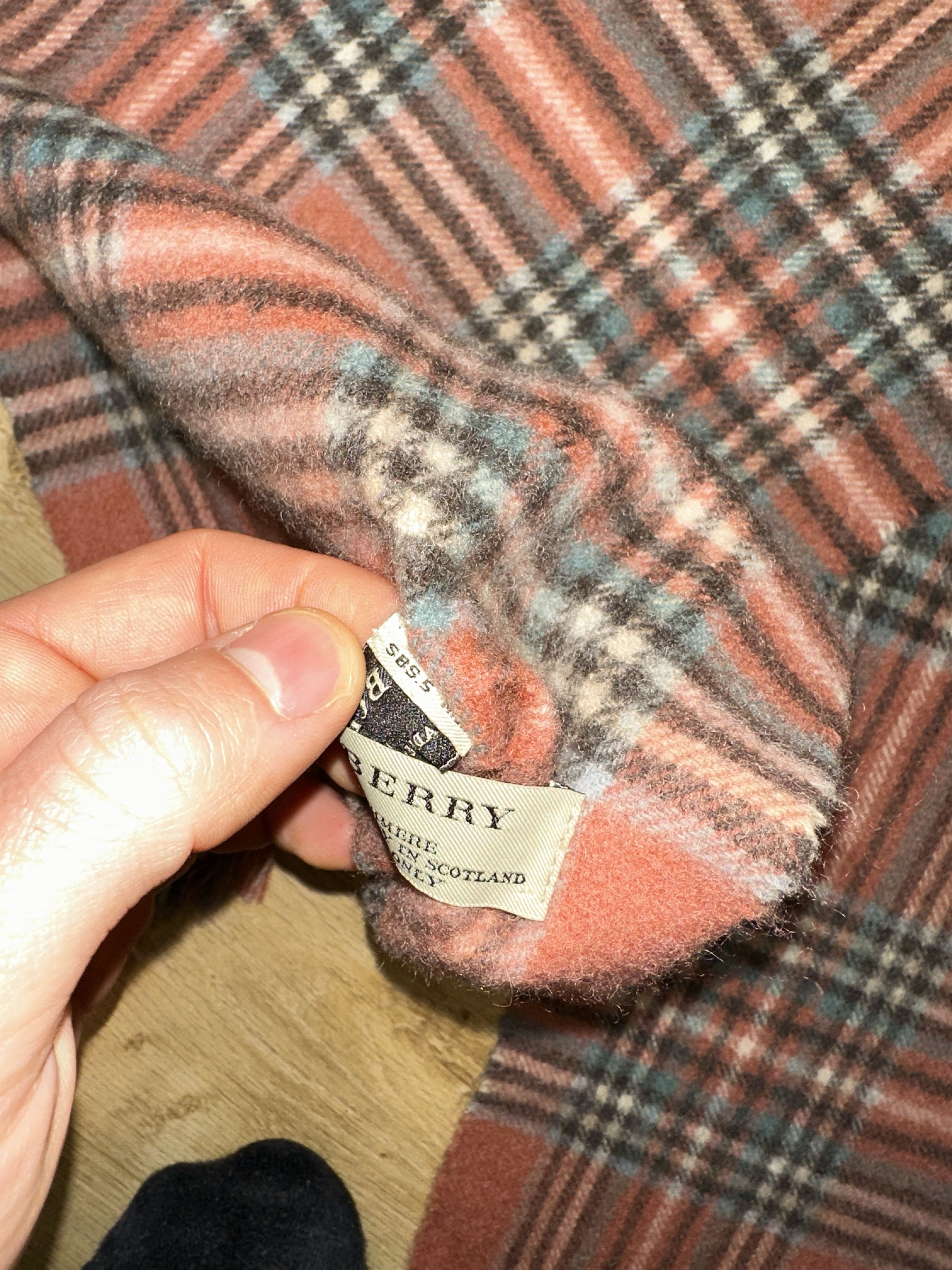 Burberry Burberry Vintage Tartan Pure Cashmere Check Scarf 150x25 Size ONE SIZE - 11 Thumbnail