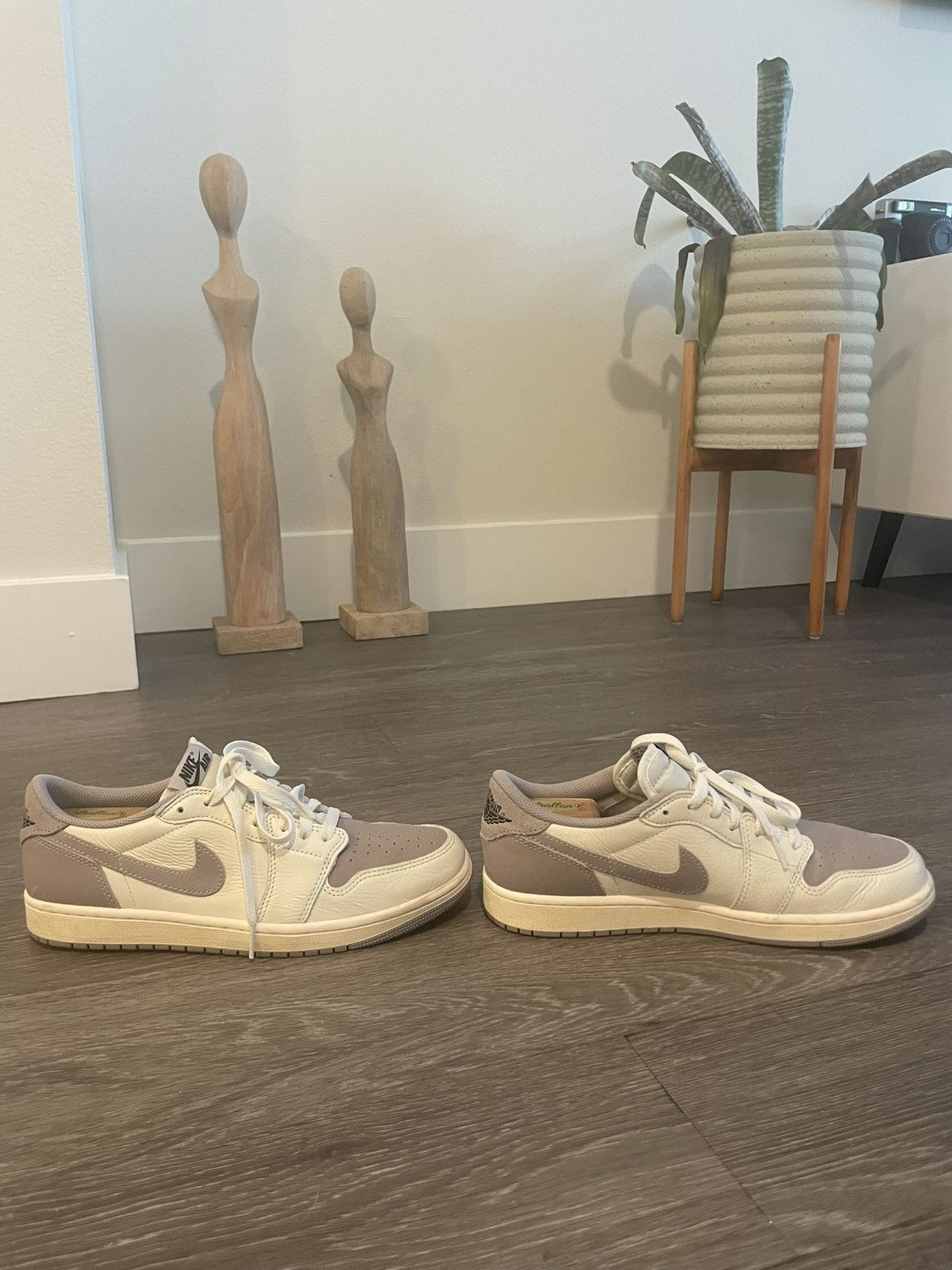 Nike Nike Air Jordan 1 Low OG Size US 9.5 / EU 42-43 - 4 Thumbnail