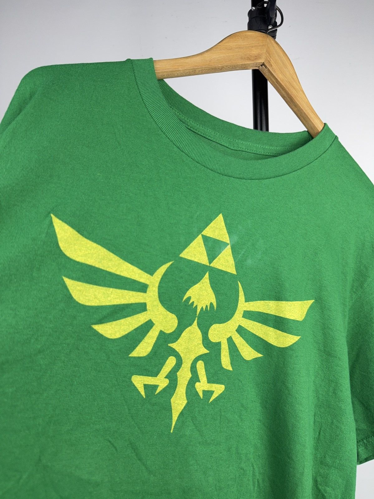 Nintendo 2016 Game Zelda Skyward Sword Hylian Crest Green Tee L Size US L / EU 52-54 / 3 - 3 Thumbnail