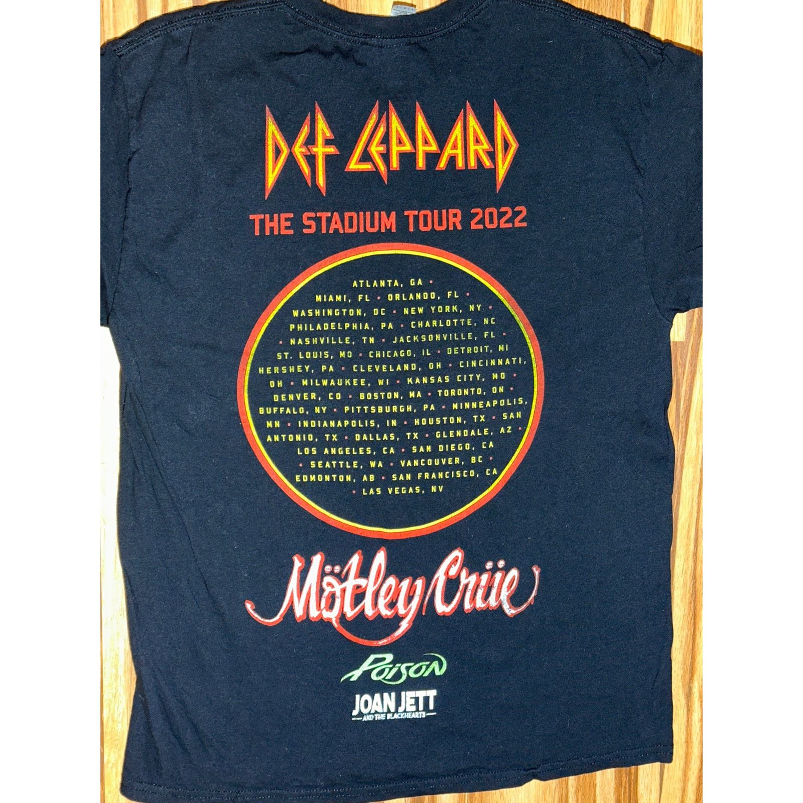 Def Leppard Def Leopard X Motley Crew Poison 2022 Tour Tshirt Size Large Size US L / EU 52-54 / 3 - 9 Thumbnail