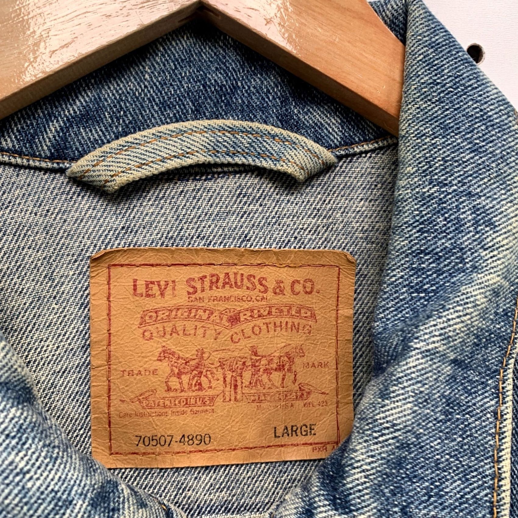 Levi's VINTAGE Levi's Denim Trucker Jacket Mens Large Button Mad In USA 25x26.5 90s Trucker Jacket Blue Jeans Size US 33 - 3 Thumbnail