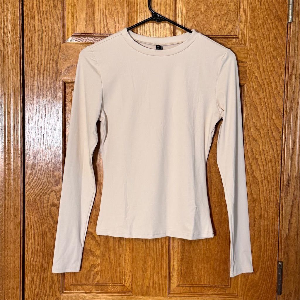 Other NWT Trendy Queen Women's Beige Long Sleeve Crop Top Size M Size M / US 6-8 / IT 42-44 - 1 Thumbnail