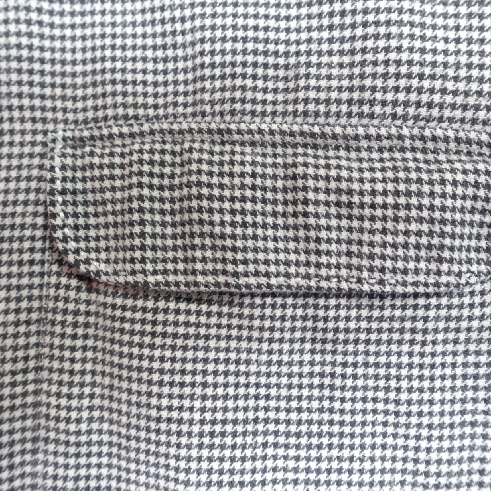 Banana Republic VINTAGE Banana Republic Board Shirt XL Gray Houndstooth Flannel Shirt Mens Board Shirt Gray XL Flannel Vintage Banana Republic Mens Shirt Size US XL / EU 56 / 4 - 3 Thumbnail