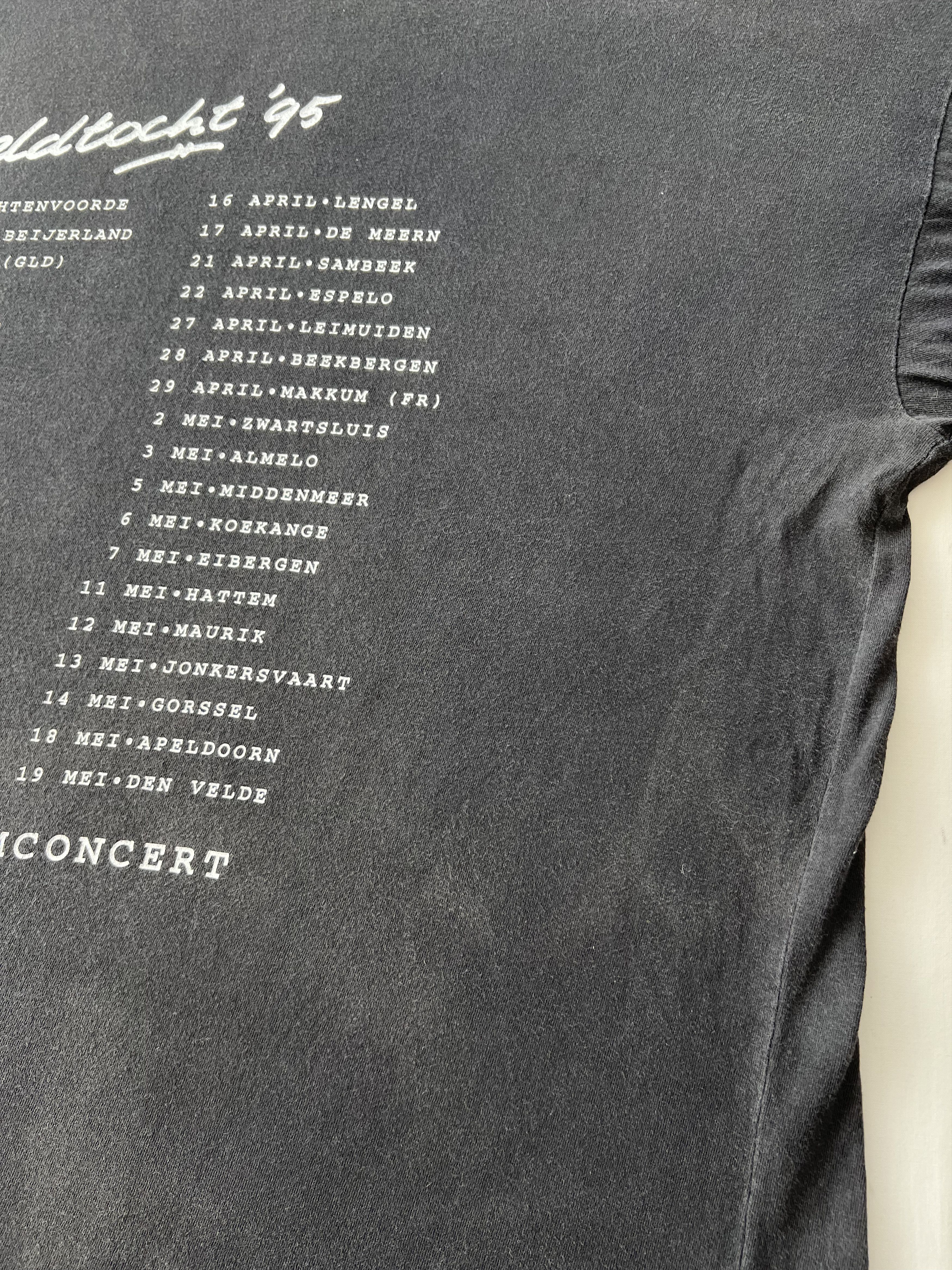 Band Tees Vintage 1995 Normaal 20 Joar Veldtocht Black T-shirt Size US XL / EU 56 / 4 - 20 Thumbnail