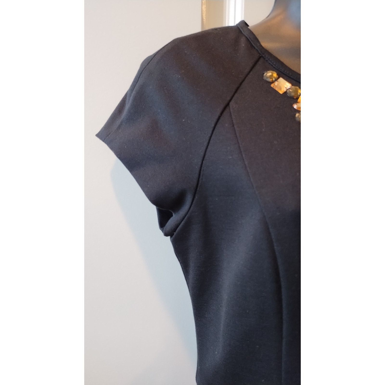 Banana Republic Banana Republic short sleeves Black Jewel neckline Dress Sz2 Size XS / US 0-2 / IT 36-38 - 3 Thumbnail