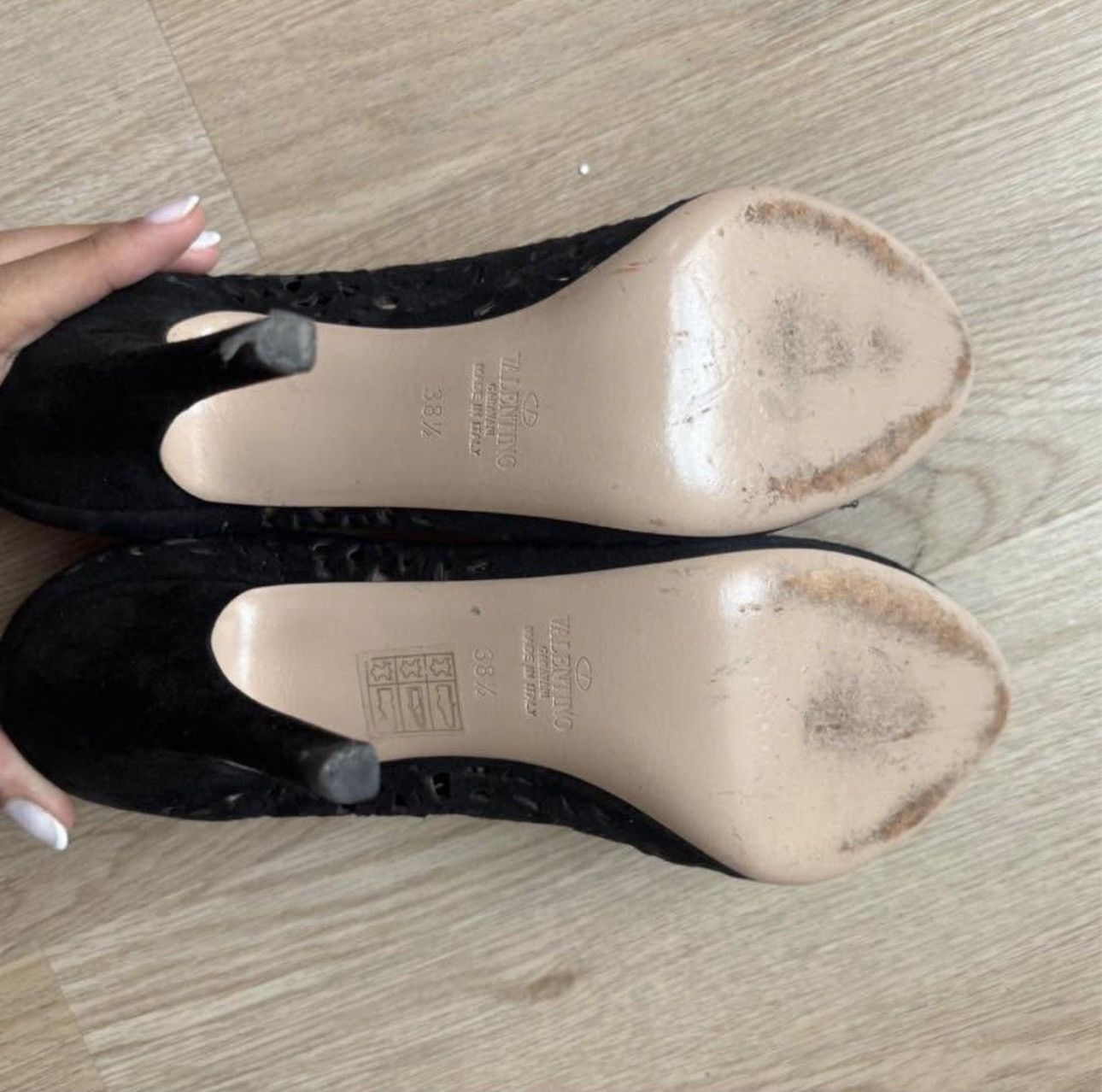 Valentino Valentino Black Heels Suede Size US 7.5 / IT 37.5 - 7 Thumbnail