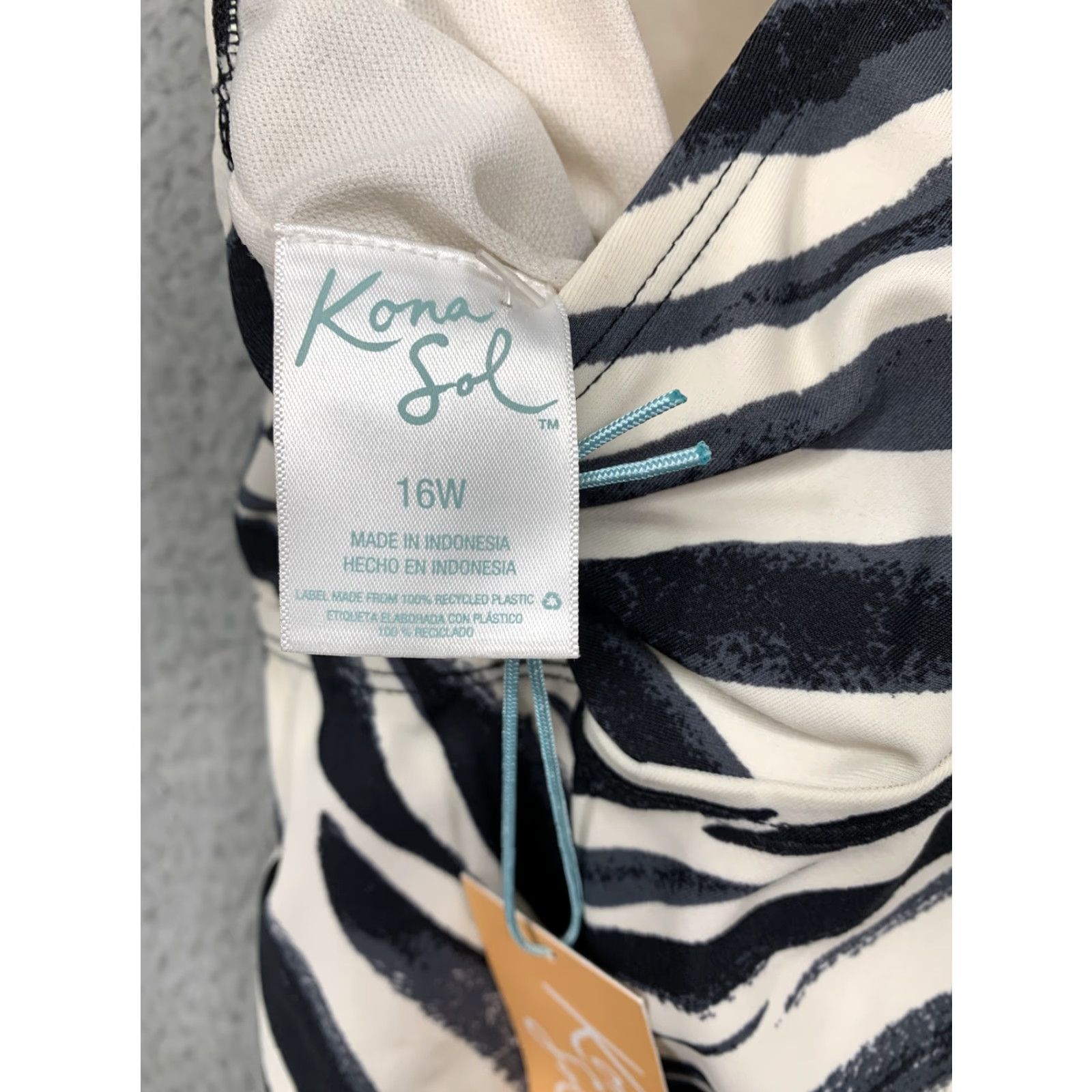 Vintage Kona Sol Swimsuit Zebra Print Top Solid Black Bottoms XL 16W Women Two Piece Sz 16W XL Black Zebra Womens Size XXL / US 16-18 / IT 52-54 - 7 Thumbnail