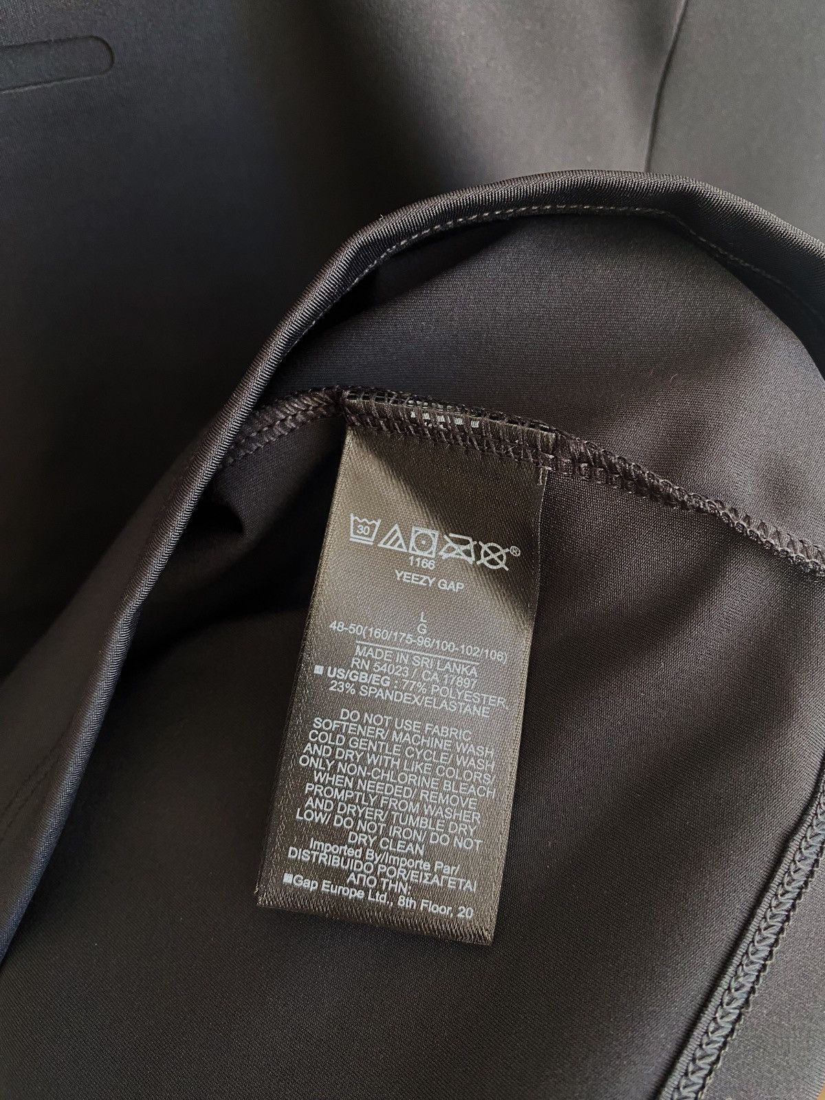 Balenciaga × Gap × Yeezy Yeezy Gap Engineered By Balenciaga Long Sleeve Second Skin Size L / US 10 / IT 46 - 10 Thumbnail