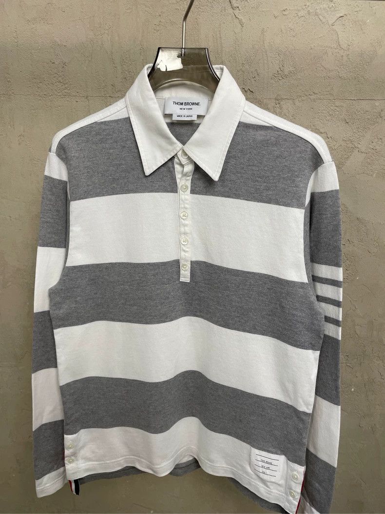 Thom Browne Thom browne Gray and white striped arm four-striped polo co Size US S / EU 44-46 / 1 - 3 Thumbnail