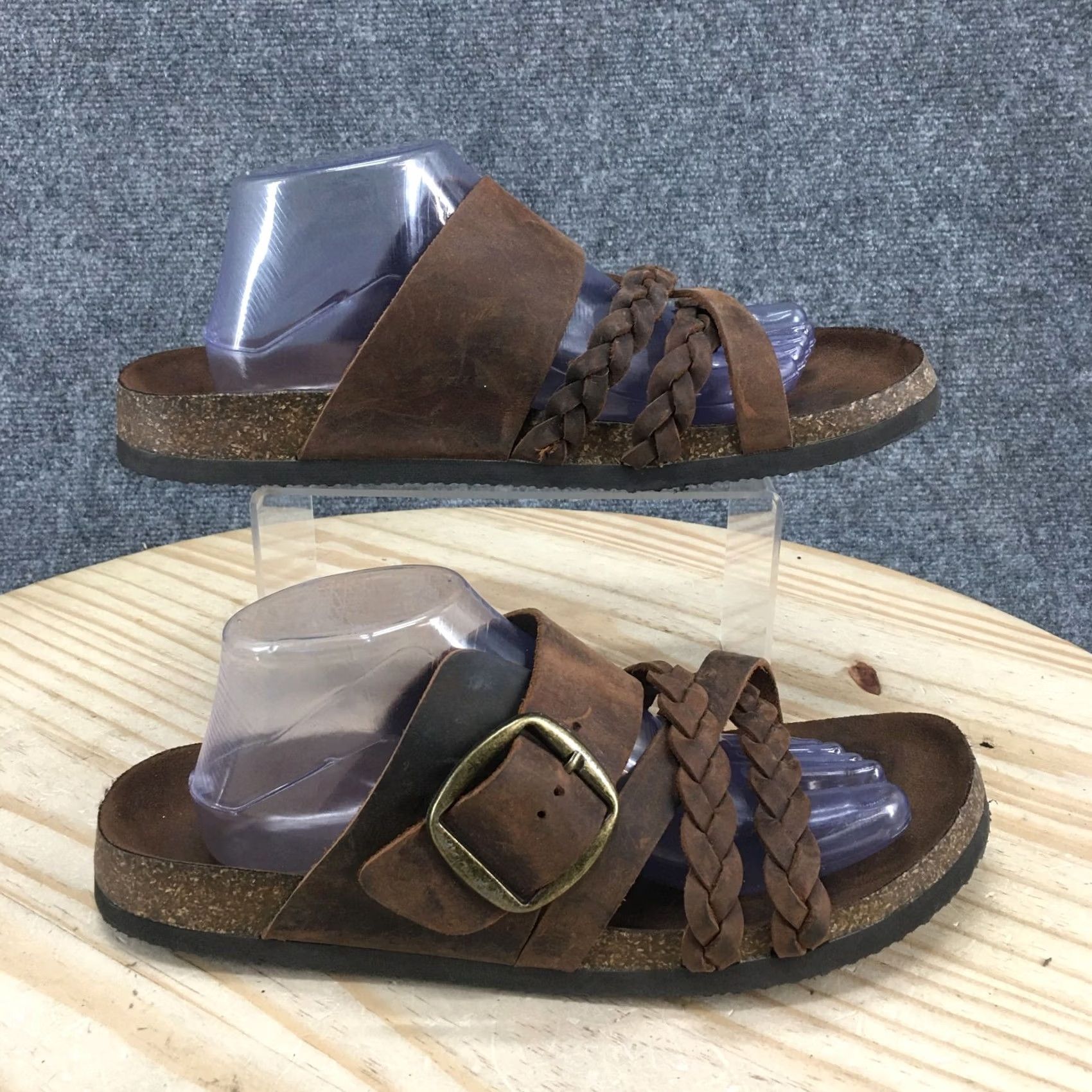 Vintage White Mountain Sandals Womens 11 M Healing Footbed Flip Flops Brown Leather Shoes Size US 11 / IT 41 - 2 Thumbnail