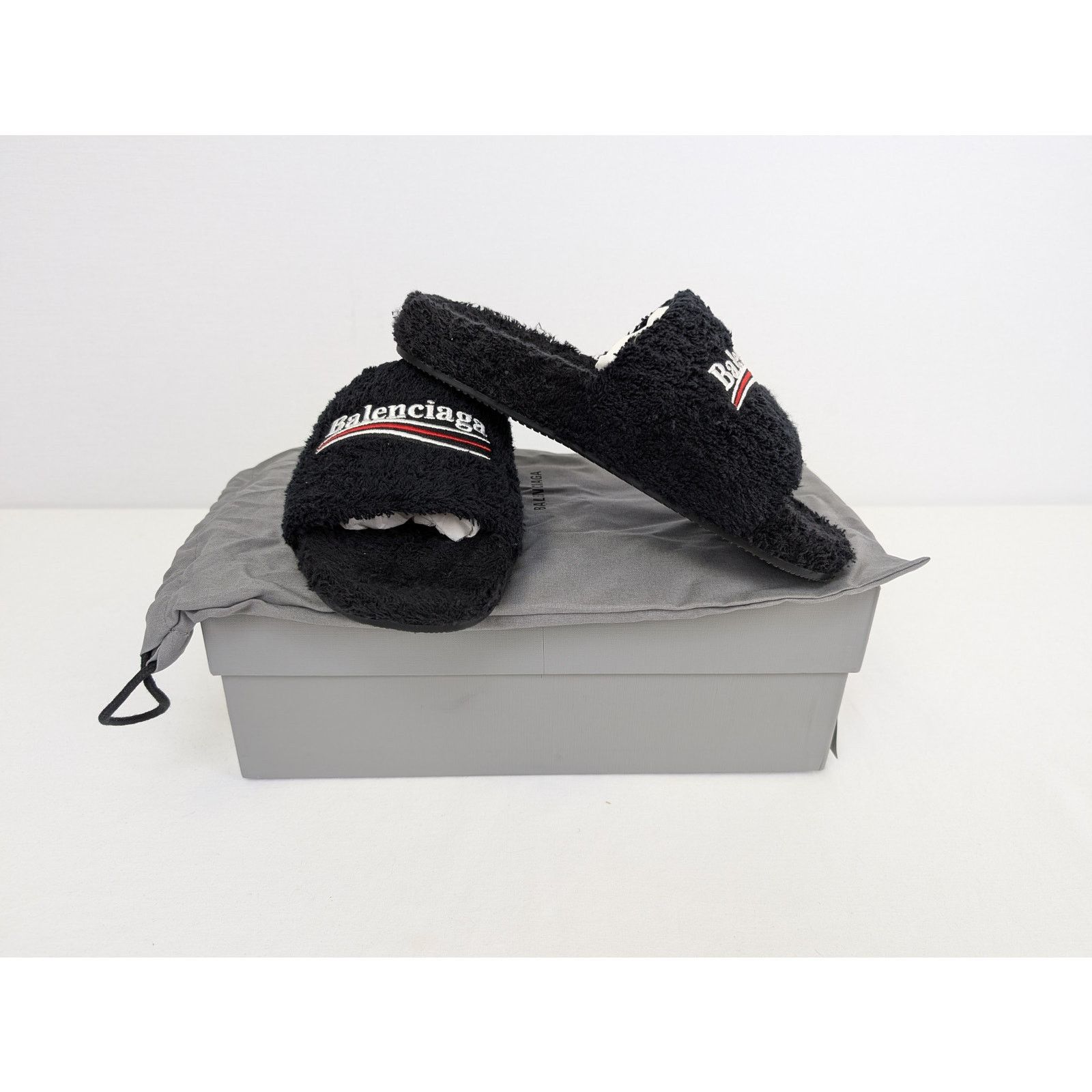 Balenciaga o1rshd1 /DUP/ Furry Slide Soft Towel Material Polite Slipper Size US 5 / EU 37 - 13 Thumbnail