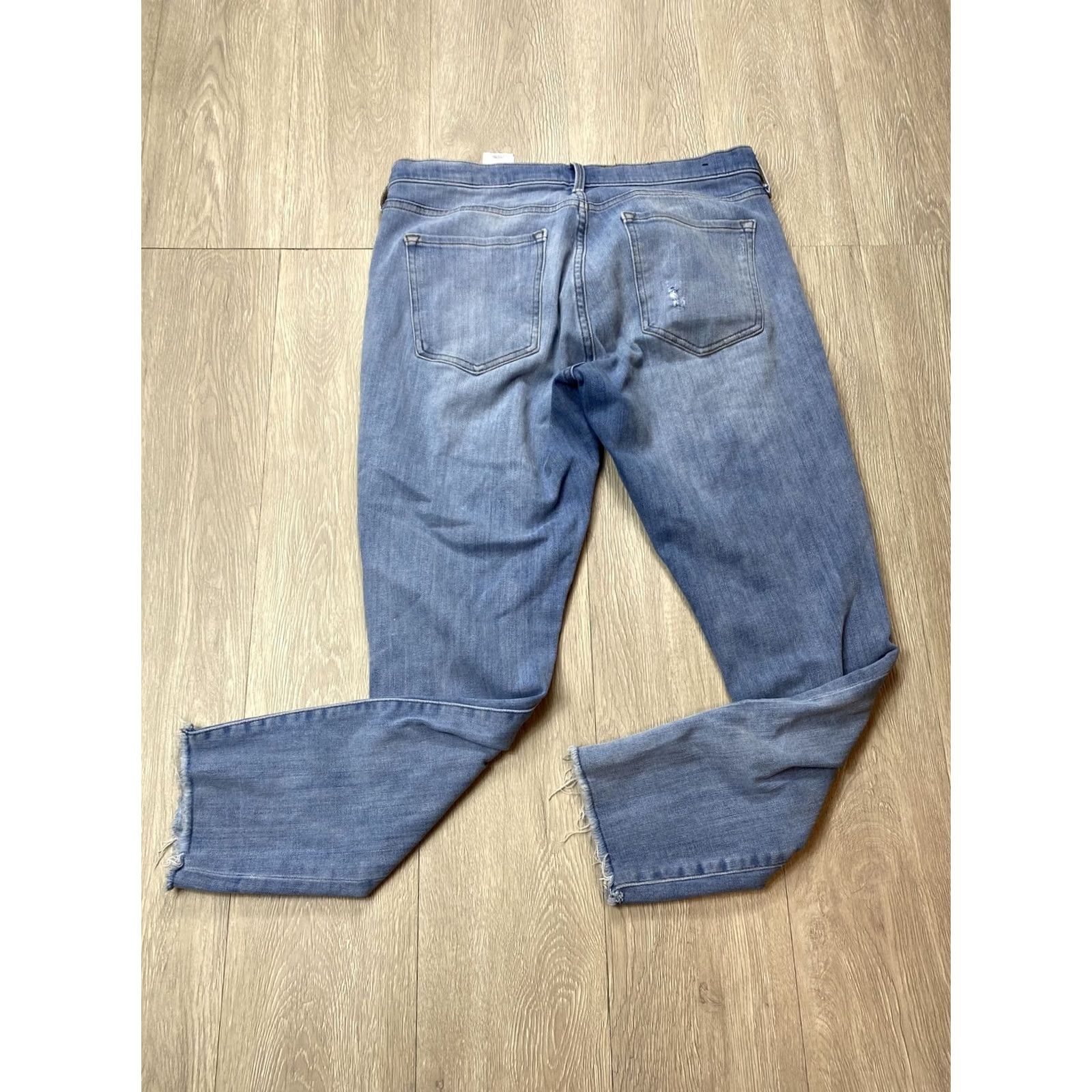 Banana Republic VINTAGE? No. Banana Republic Skinny Jeans Womens 31 Blue High Rise Crop Distressed denim 5-Pocket Stretch Raw Hem Girls? Size 24" / US 00 / IT 34 - 7 Thumbnail