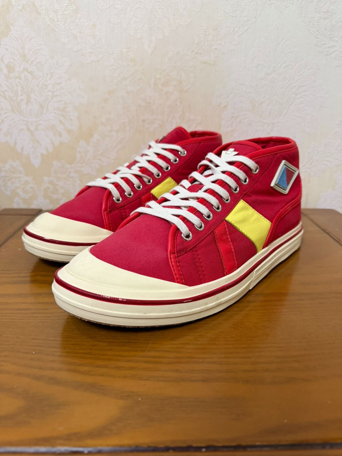 Bottega Veneta Bottega Veneta Red Lowtop Sneakers 9 Men Size US 9 / EU 42 - 1 Thumbnail