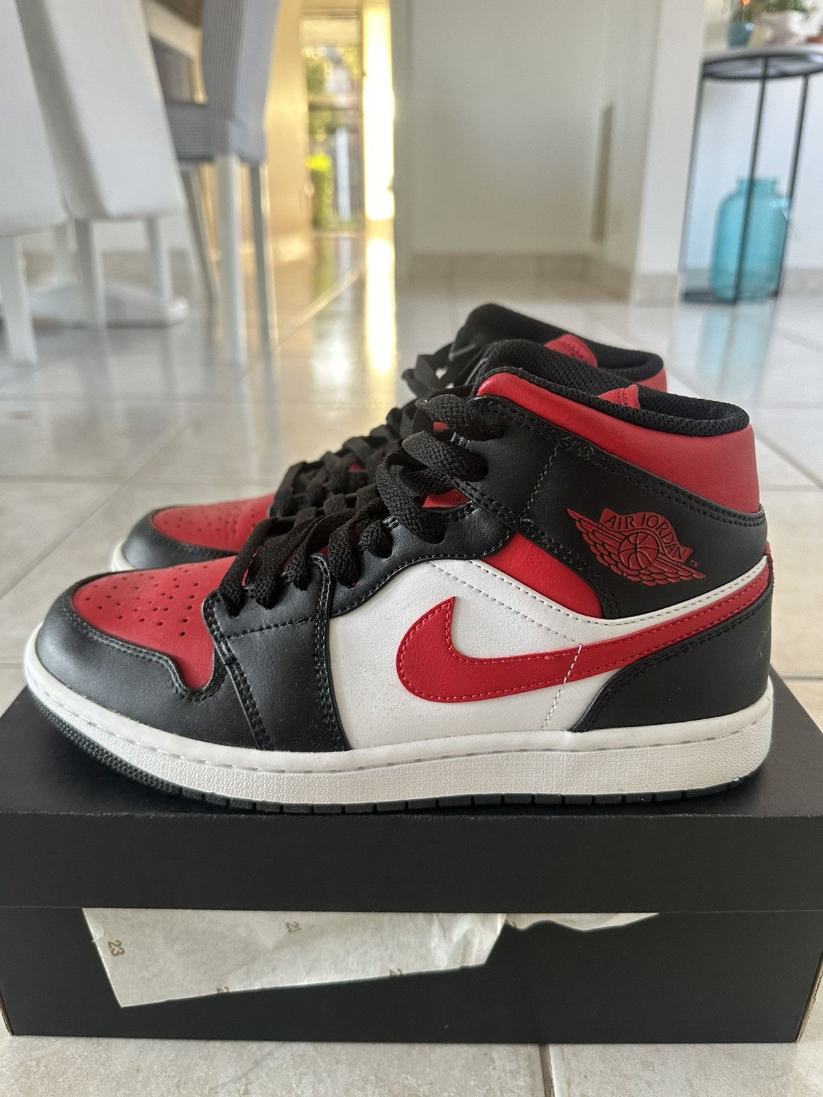 Nike AIR JORDAN 1 MID Size US 7 / EU 40 - 1 Thumbnail